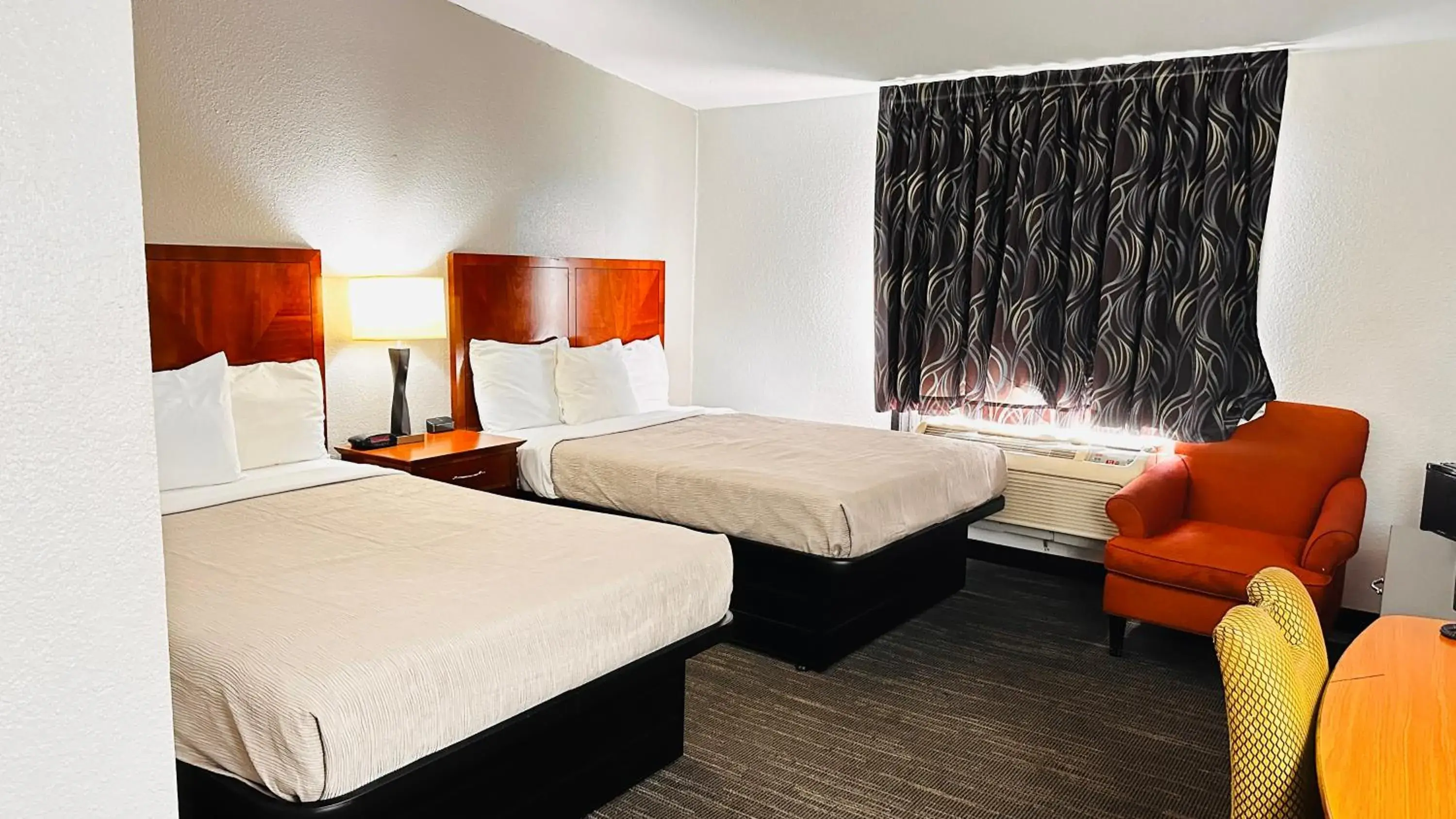 Photo of the whole room, Bed in Quality Inn St Paul-Minneapolis-Midway Photo of the whole room, Bed in Quality Inn St Paul-Minneapolis-Midway