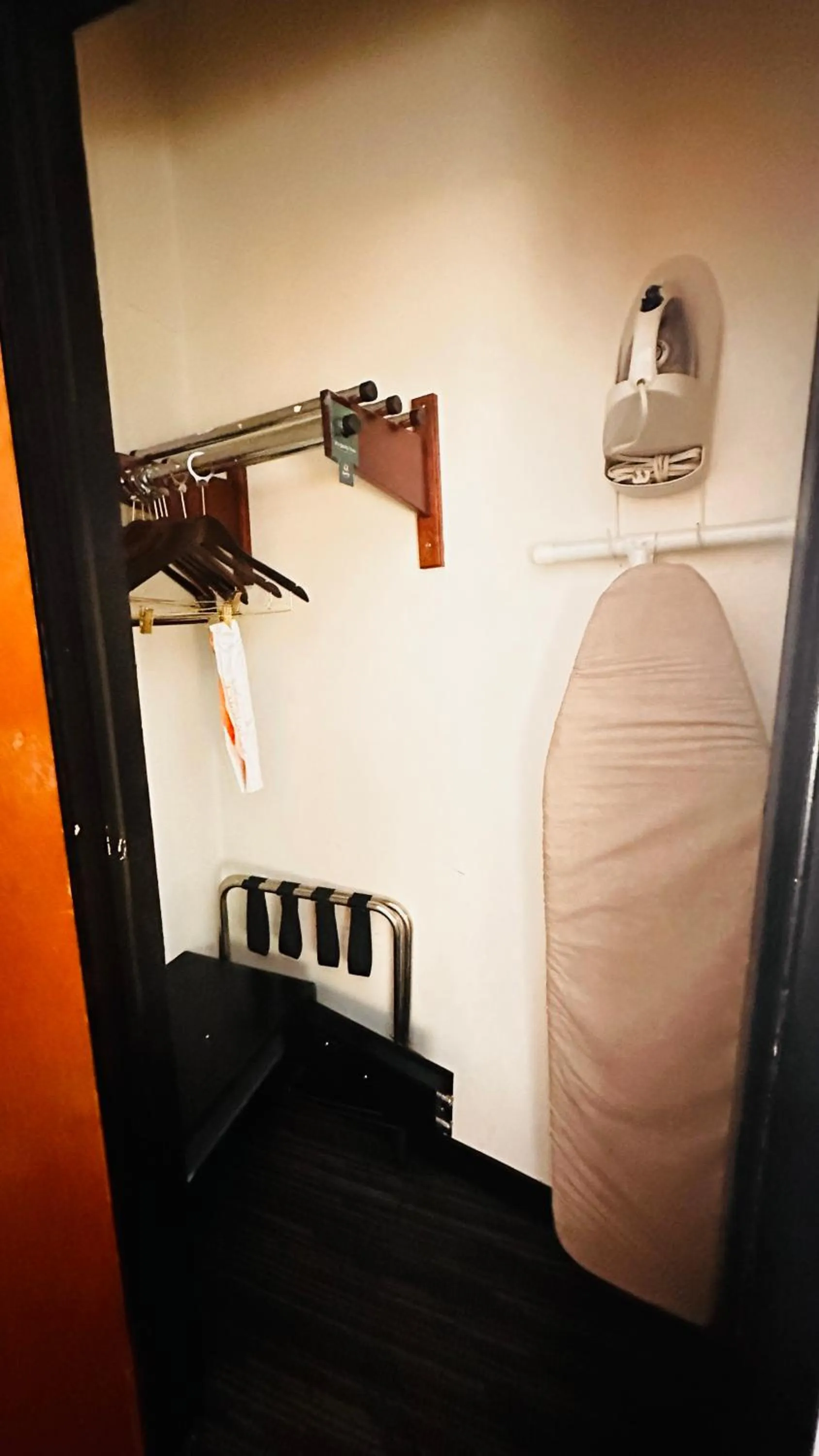 flat iron in Quality Inn St Paul-Minneapolis-Midway