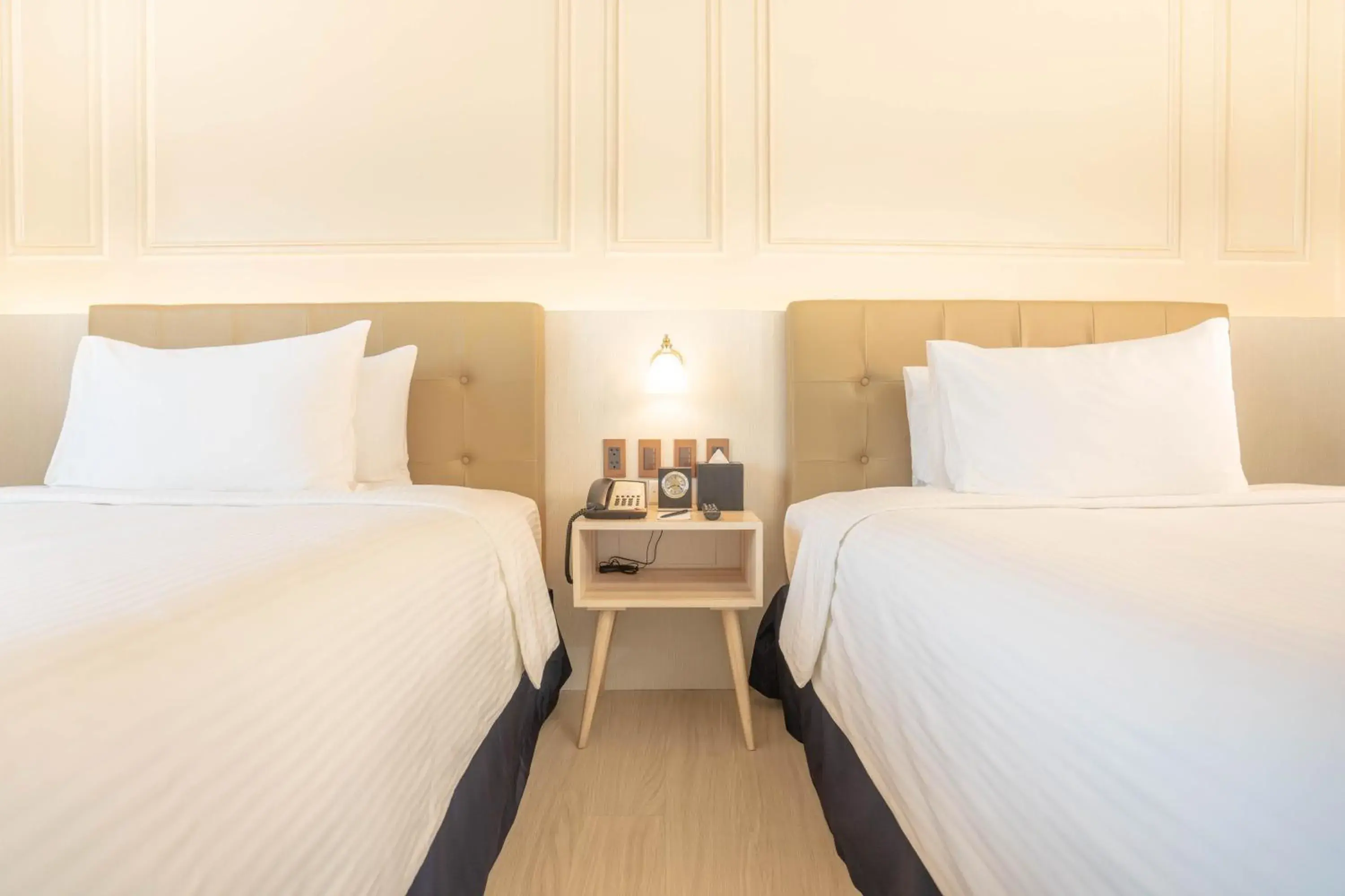 Property building, Bed in The Monarch Hotel Property building, Bed in The Monarch Hotel