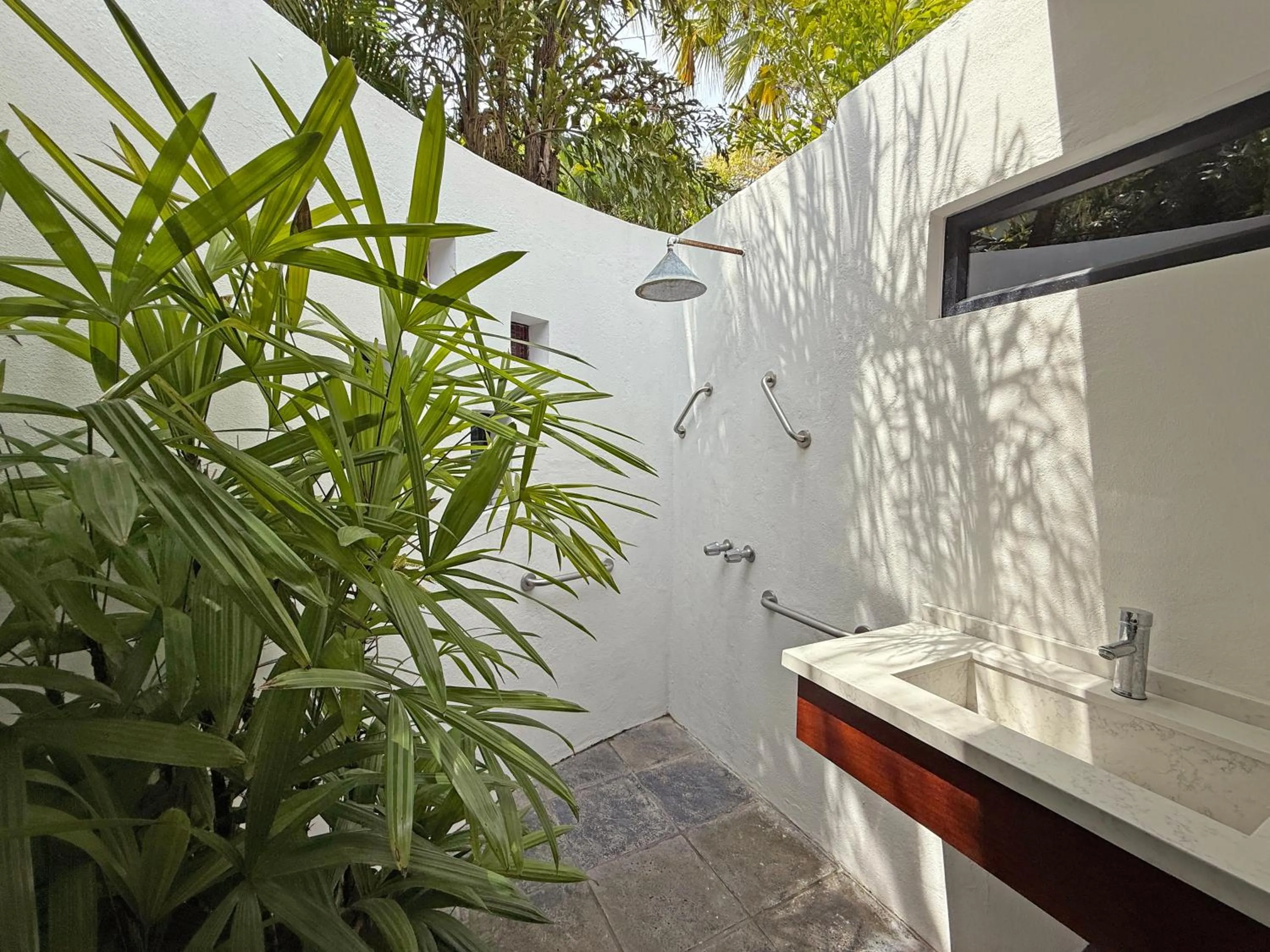 Shower in Casa Frangipani