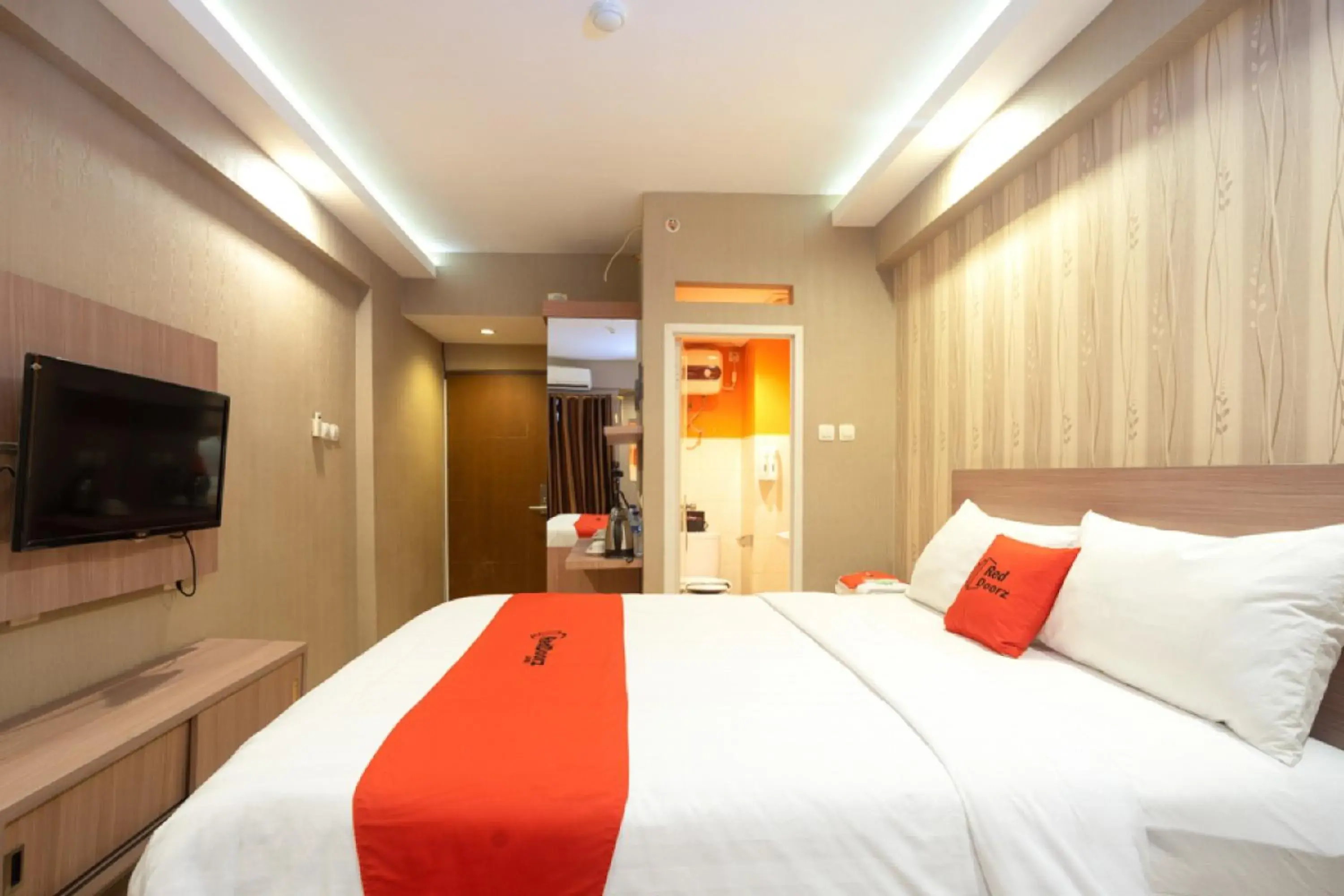 Bedroom, Bed in RedDoorz Apartment at Bogor Valley Bedroom, Bed in RedDoorz Apartment at Bogor Valley