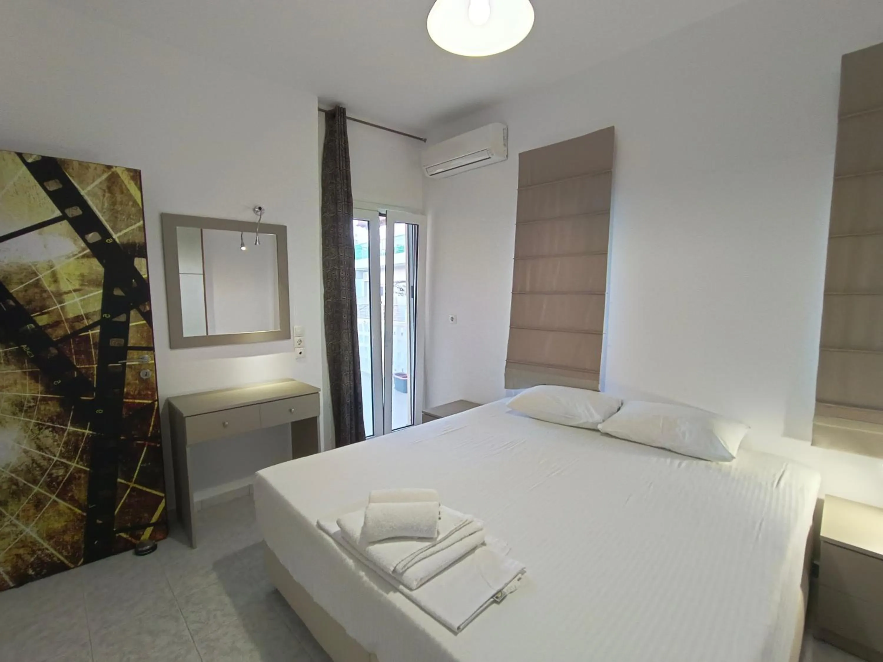 Bedroom, Bed in Albatross Apartments