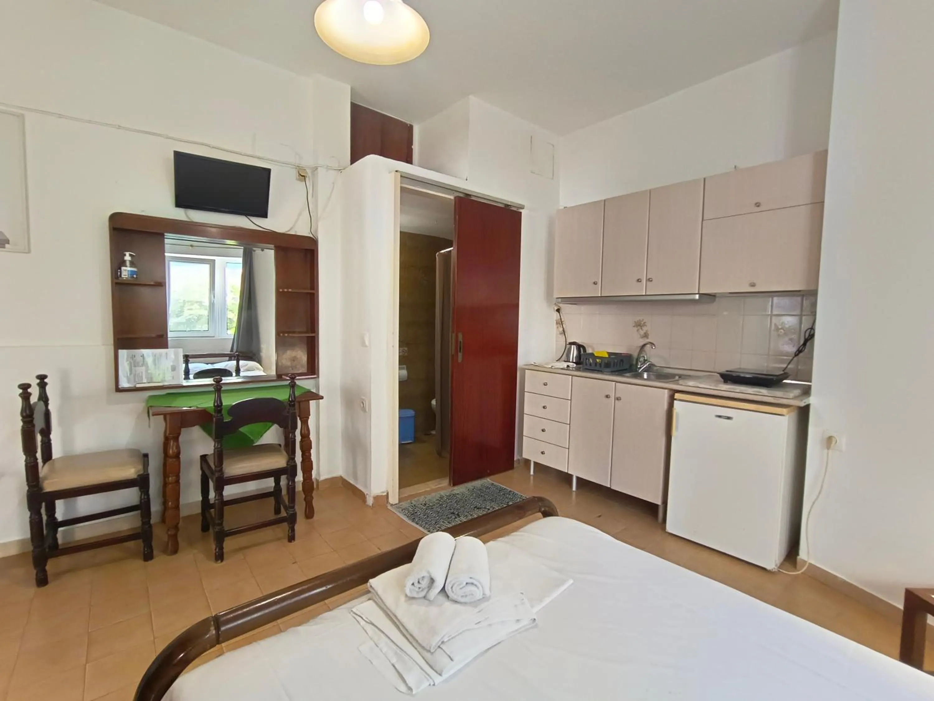 Bedroom, Bed in Albatross Apartments