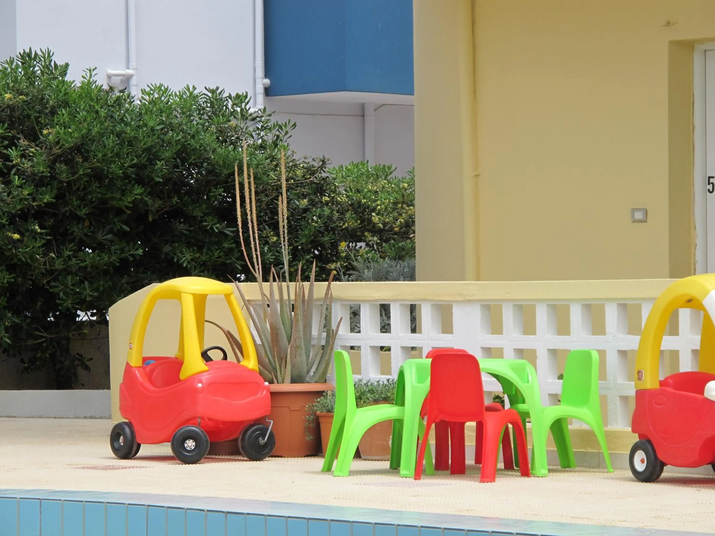 Day in Albatross Apartments