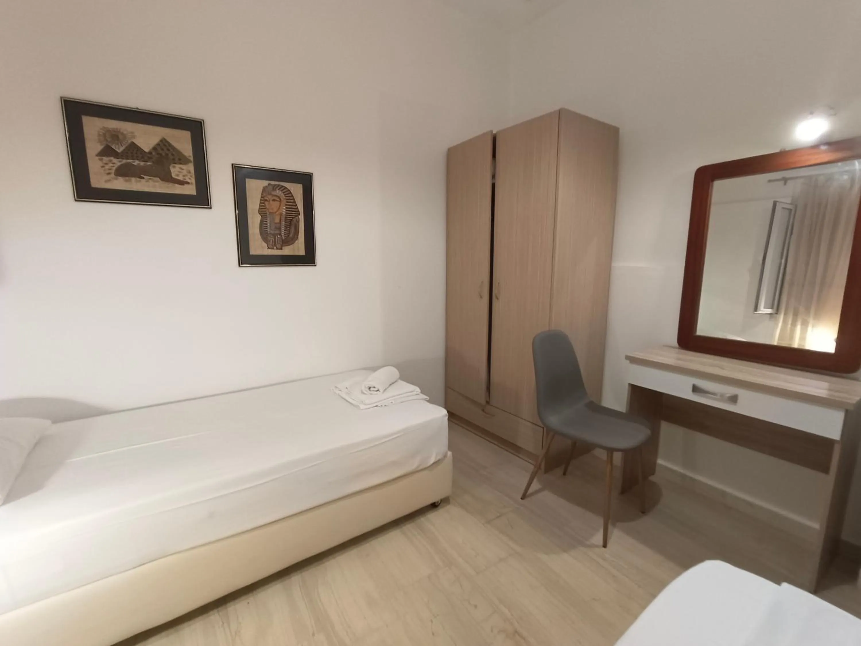 Bedroom, Bed in Albatross Apartments