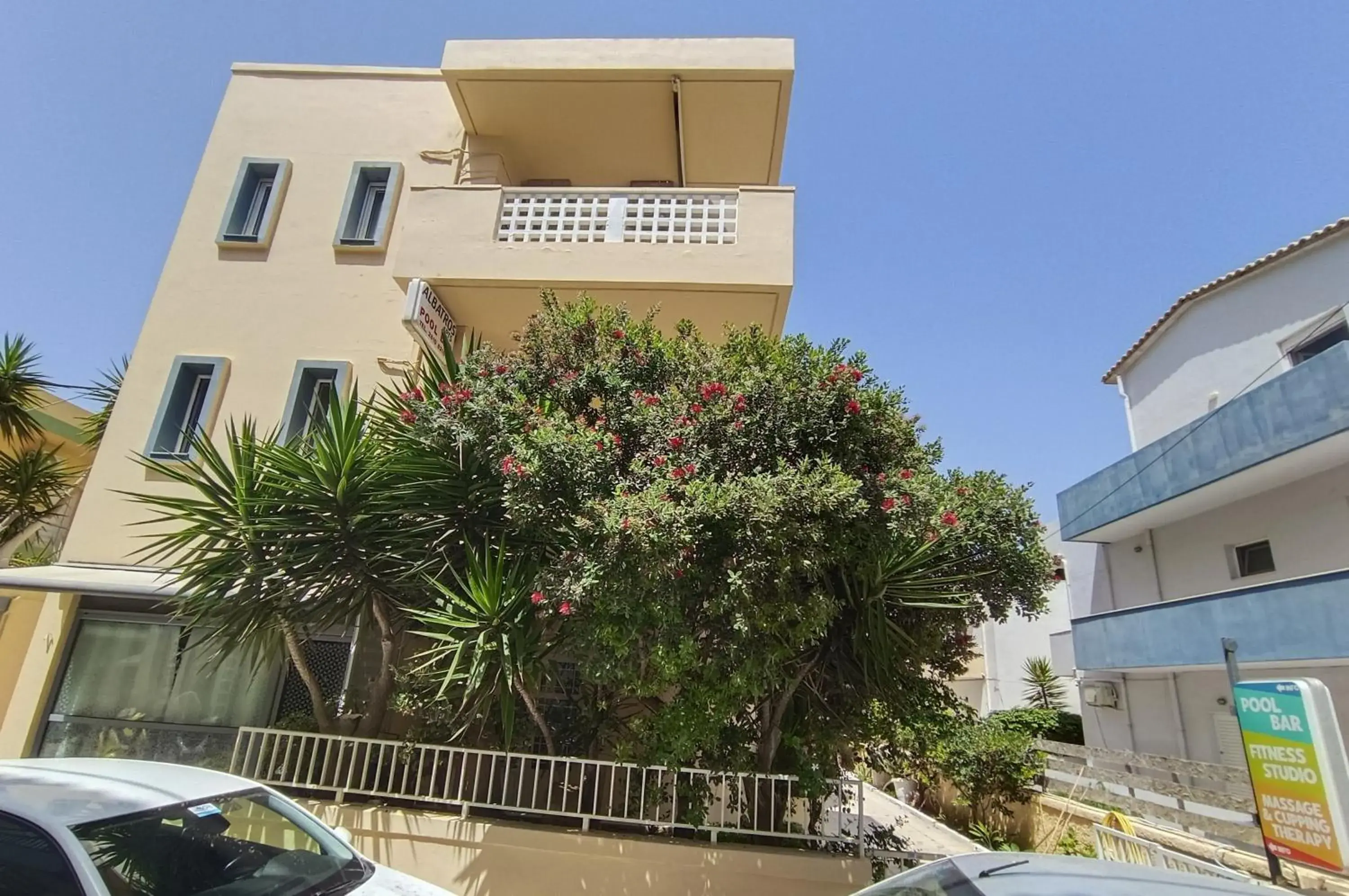 Property building in Albatross Apartments Property building in Albatross Apartments