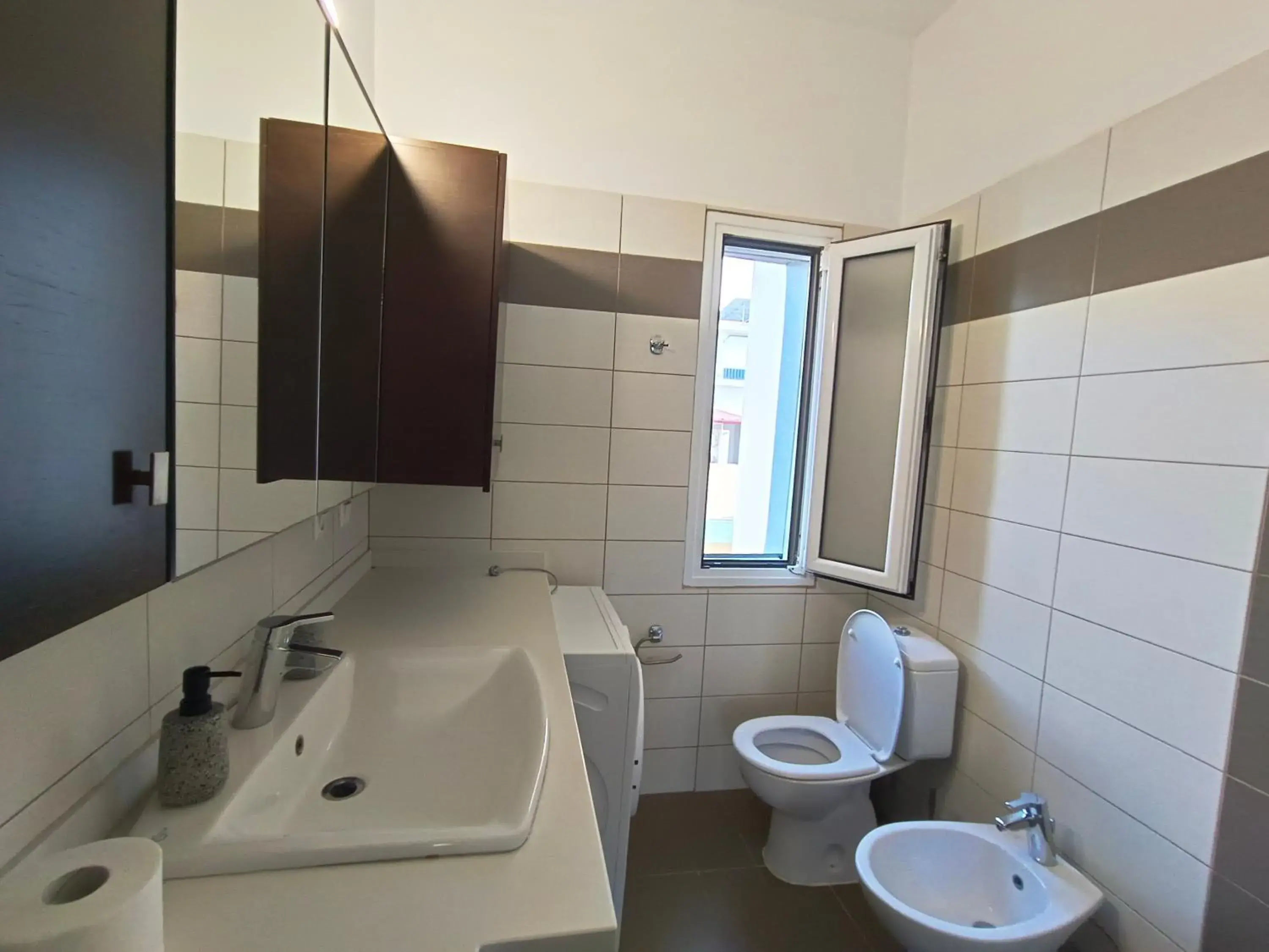 Bathroom in Albatross Apartments Bathroom in Albatross Apartments