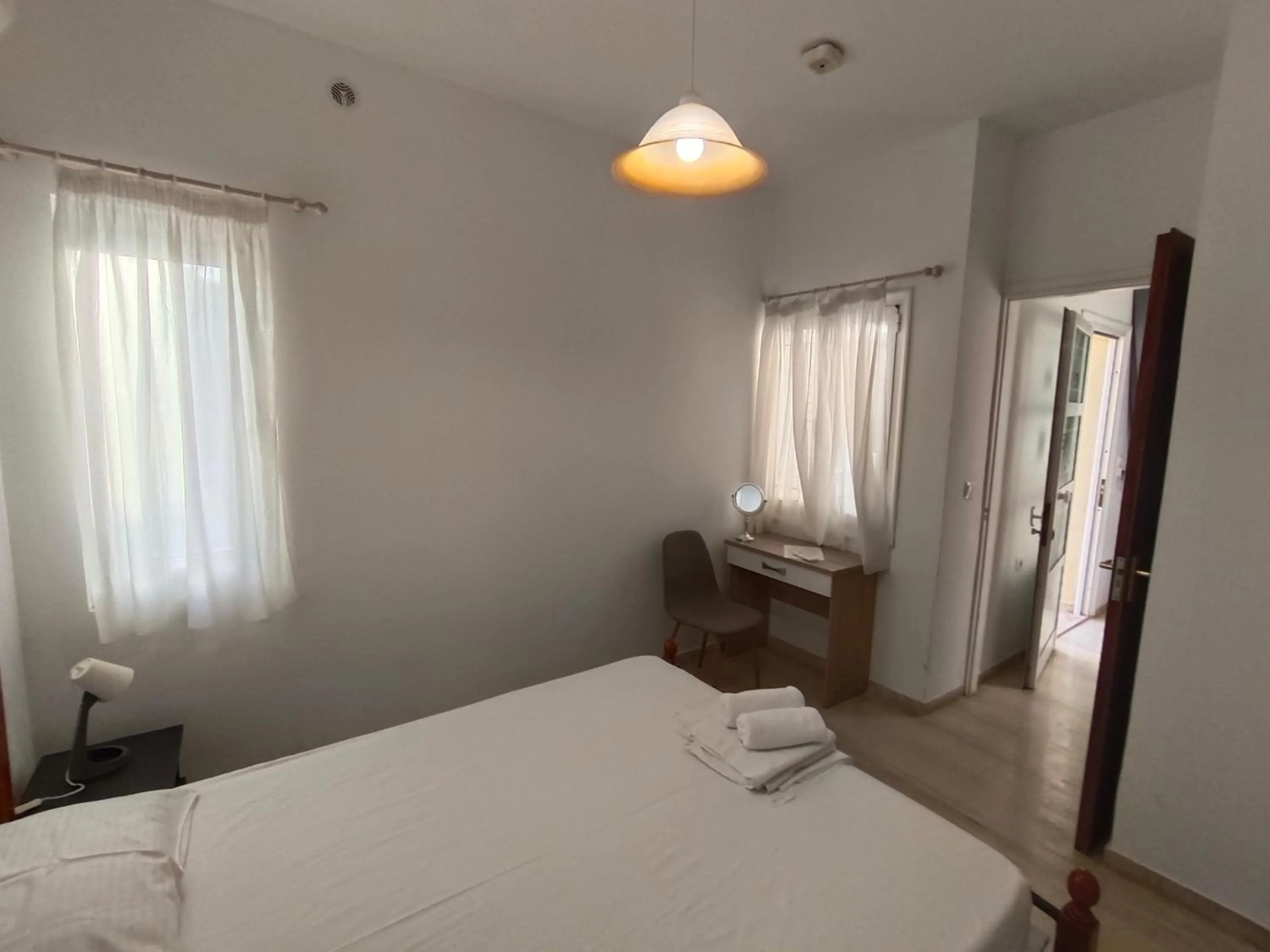 Bedroom, Bed in Albatross Apartments