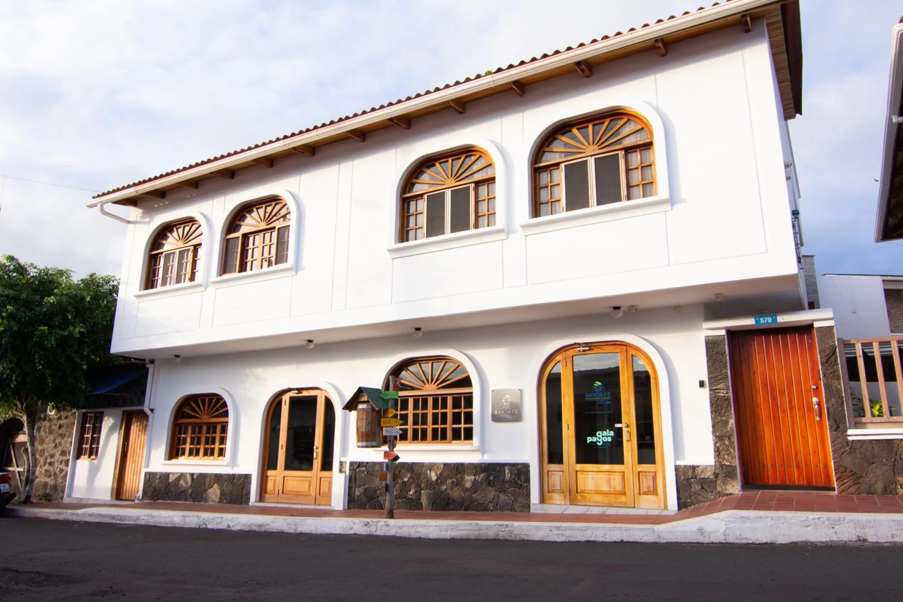 Property building in Hotel Santa Fe