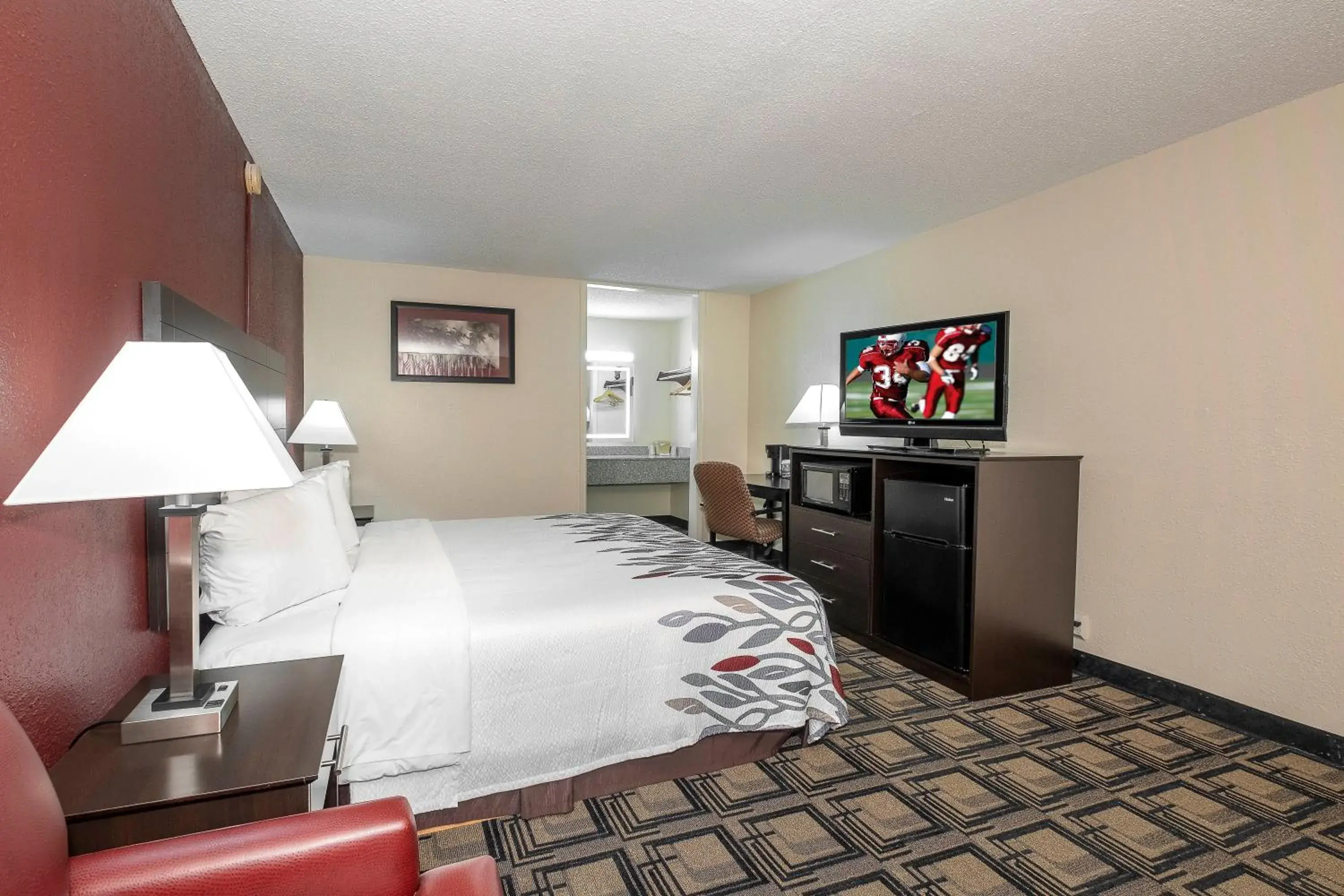 Photo of the whole room, Bed in Red Roof Inn Murray Photo of the whole room, Bed in Red Roof Inn Murray