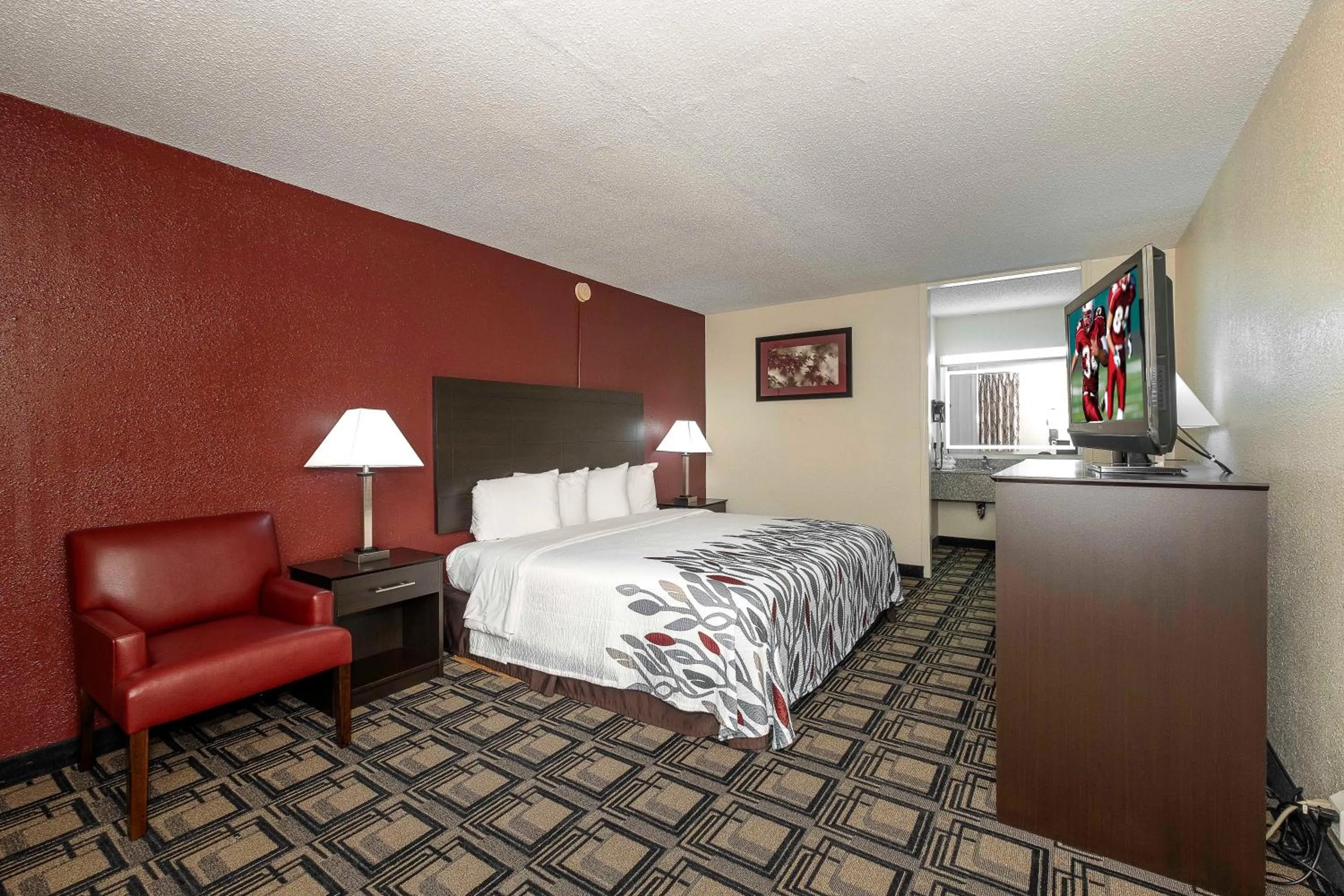 Photo of the whole room, Bed in Red Roof Inn Murray