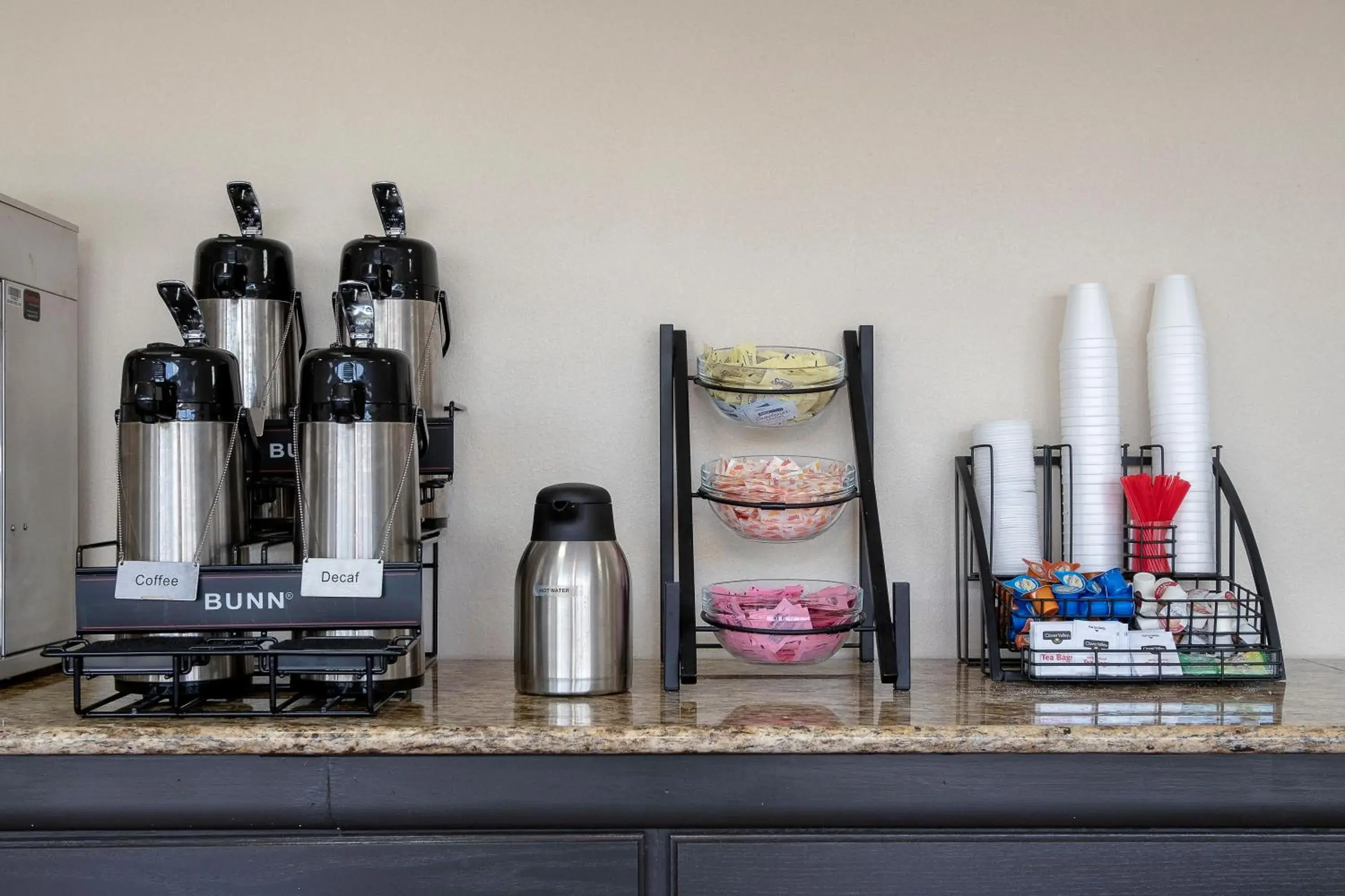 Lobby or reception in Red Roof Inn Murray Lobby or reception in Red Roof Inn Murray