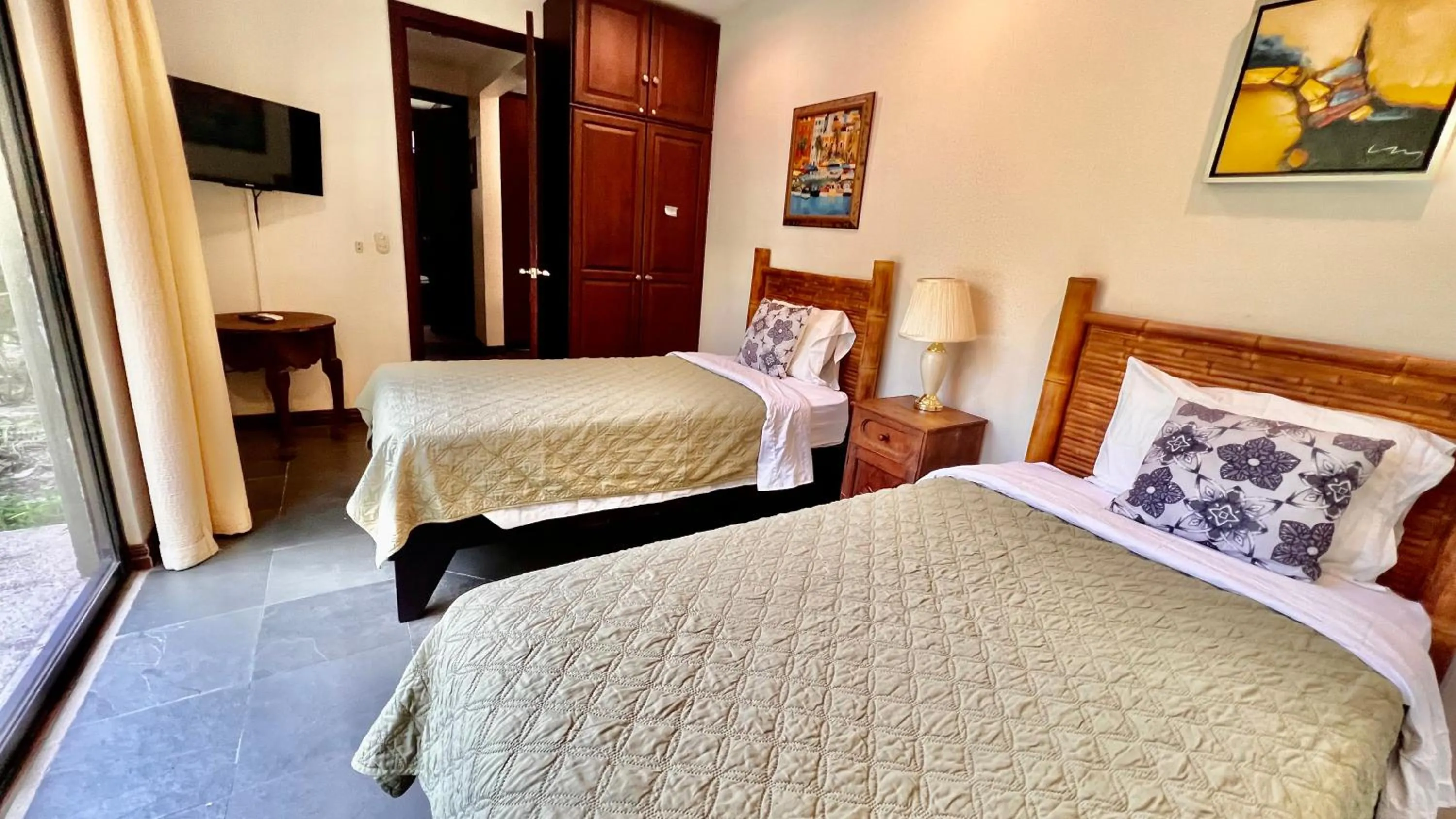 Guests, Bed in Monte Carlo Luxury Condominiums