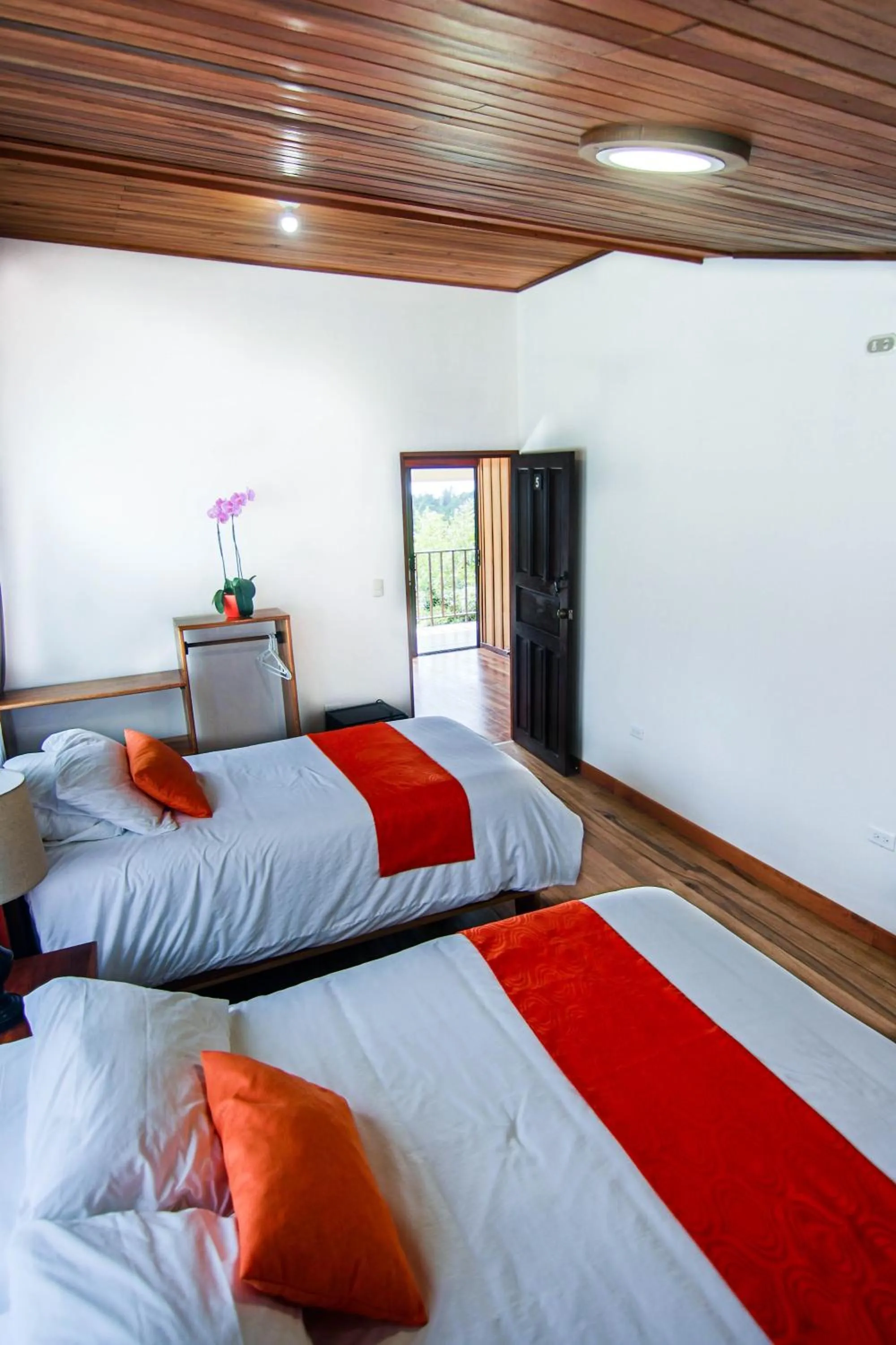 Photo of the whole room, Bed in Mar Inn Costa Rica