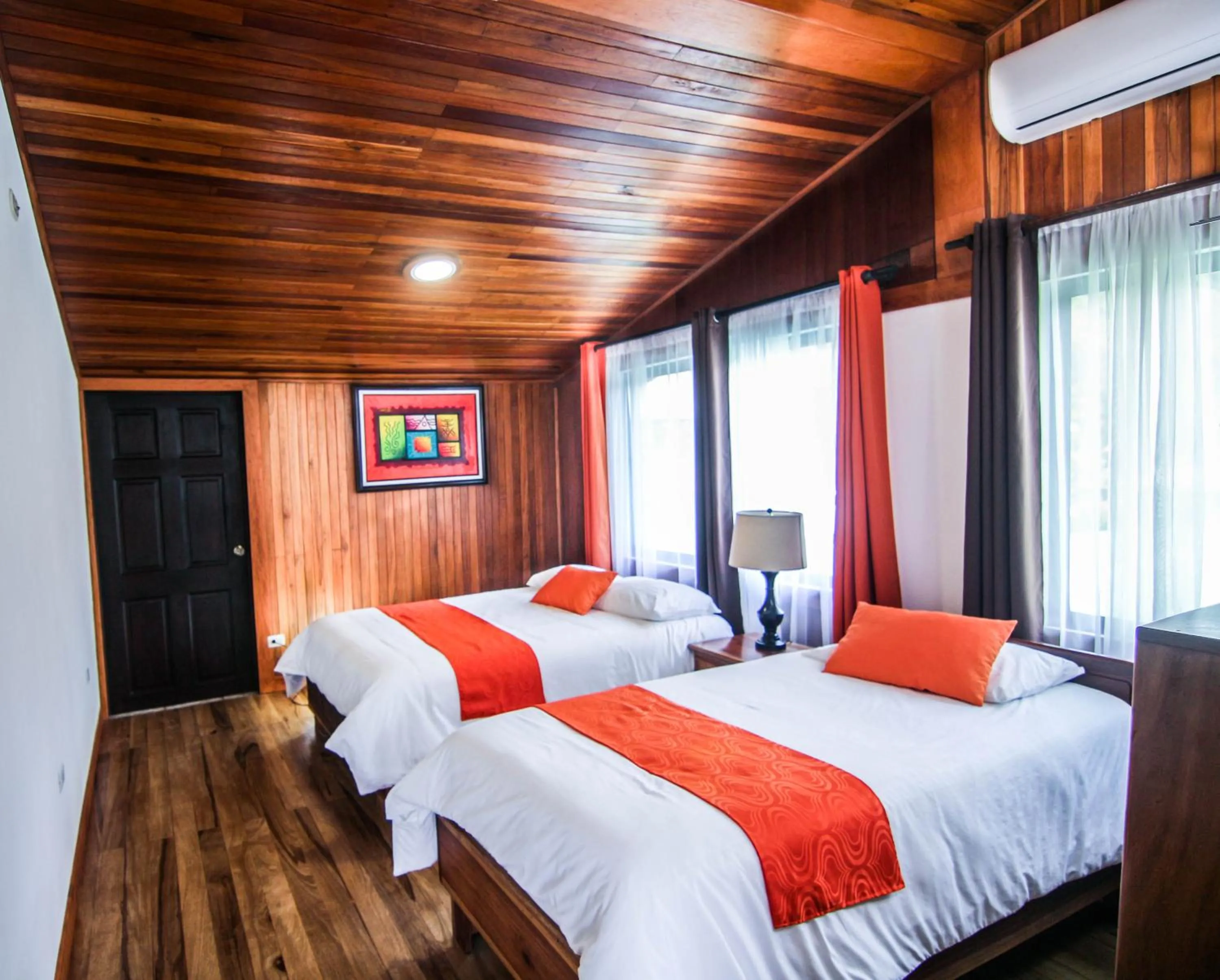 Photo of the whole room, Bed in Mar Inn Costa Rica