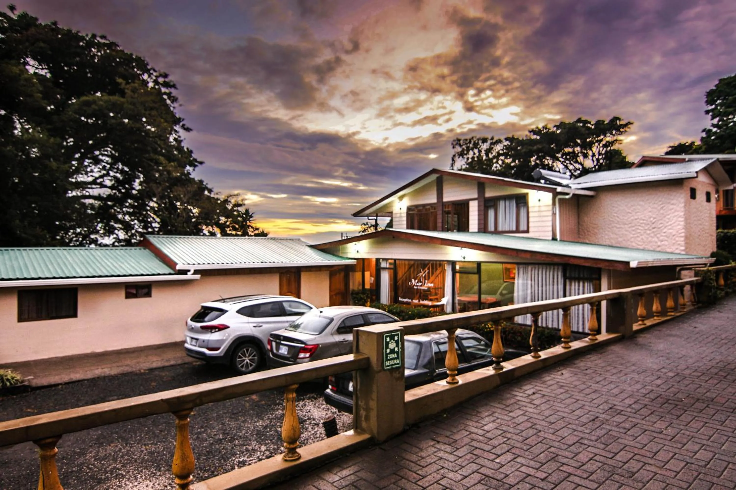 Property building in Mar Inn Costa Rica