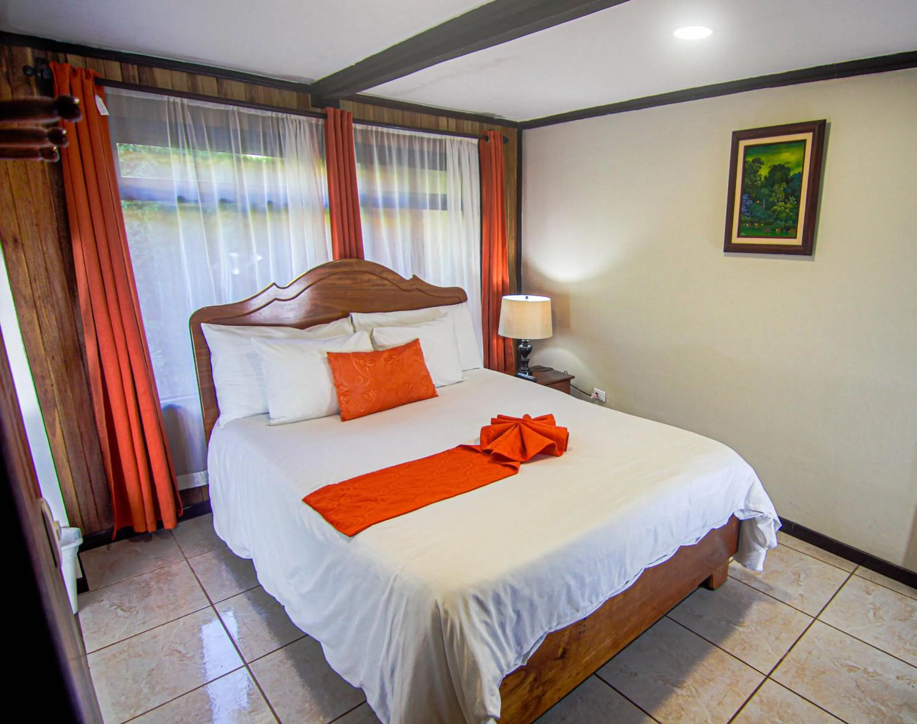 Photo of the whole room, Bed in Mar Inn Costa Rica