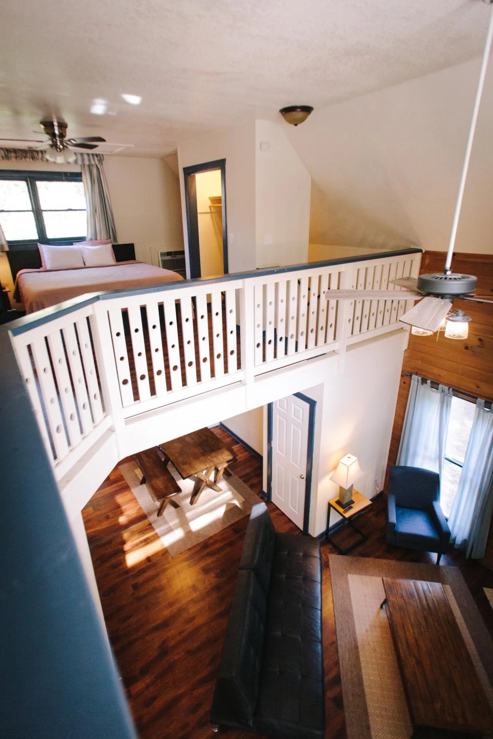 Riverbend Motel & Cabins