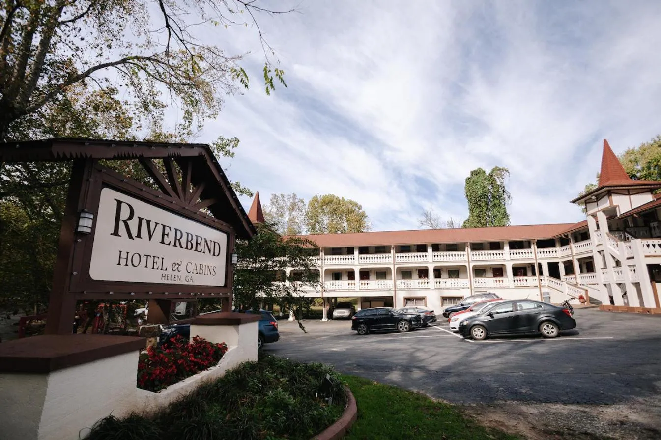 Riverbend Motel & Cabins