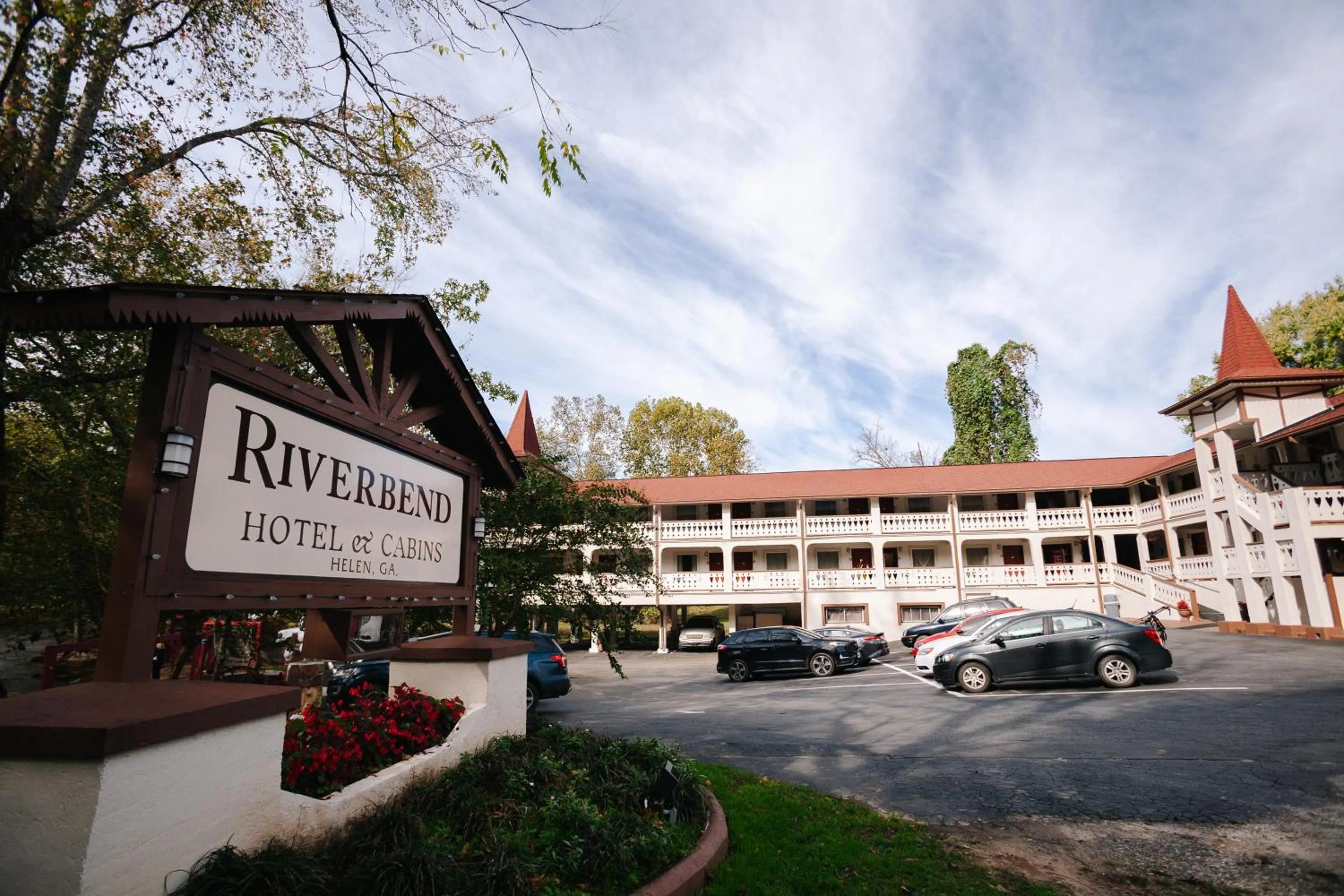 Property building in Riverbend Motel & Cabins