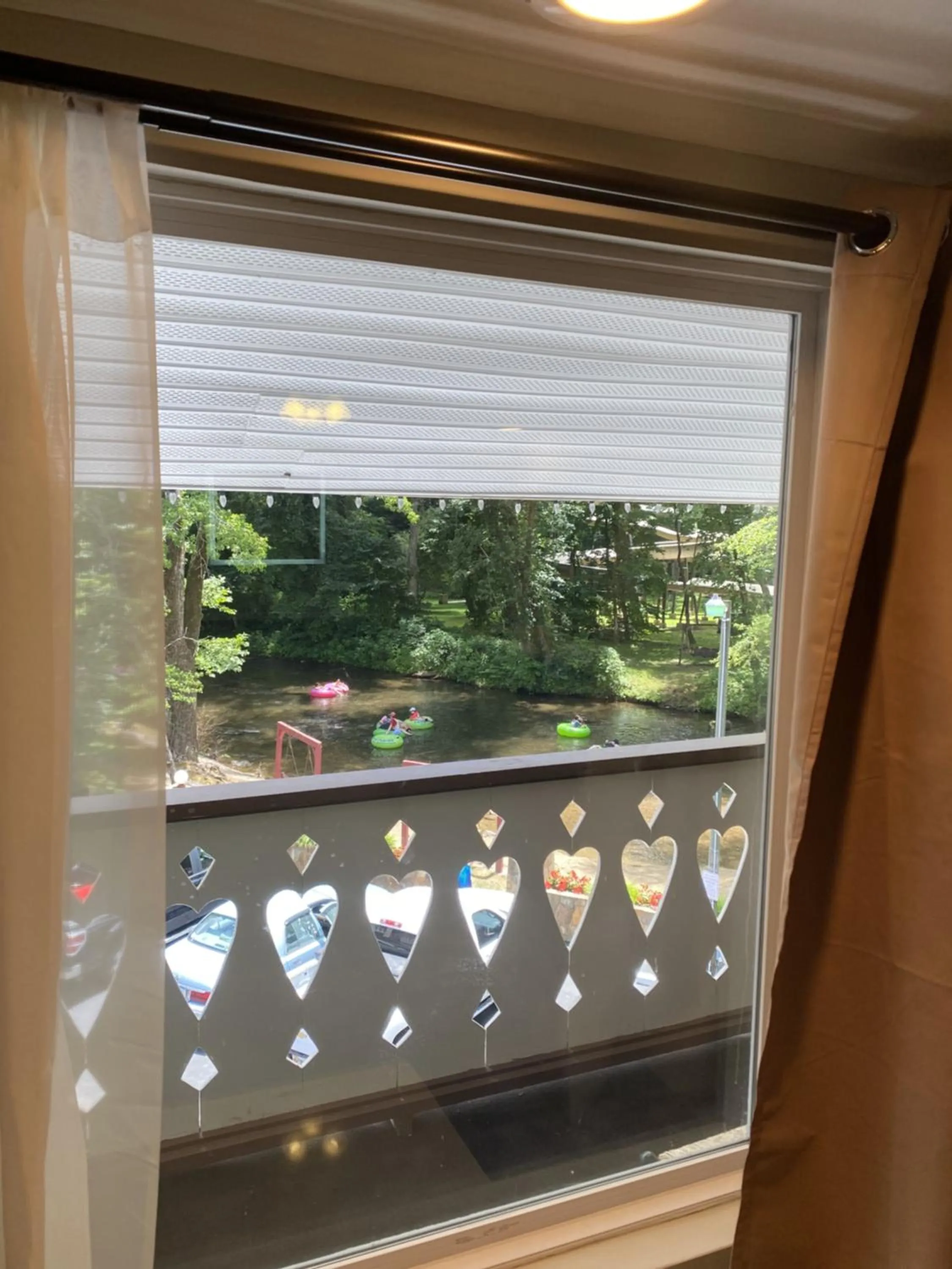 River view in Riverbend Motel & Cabins