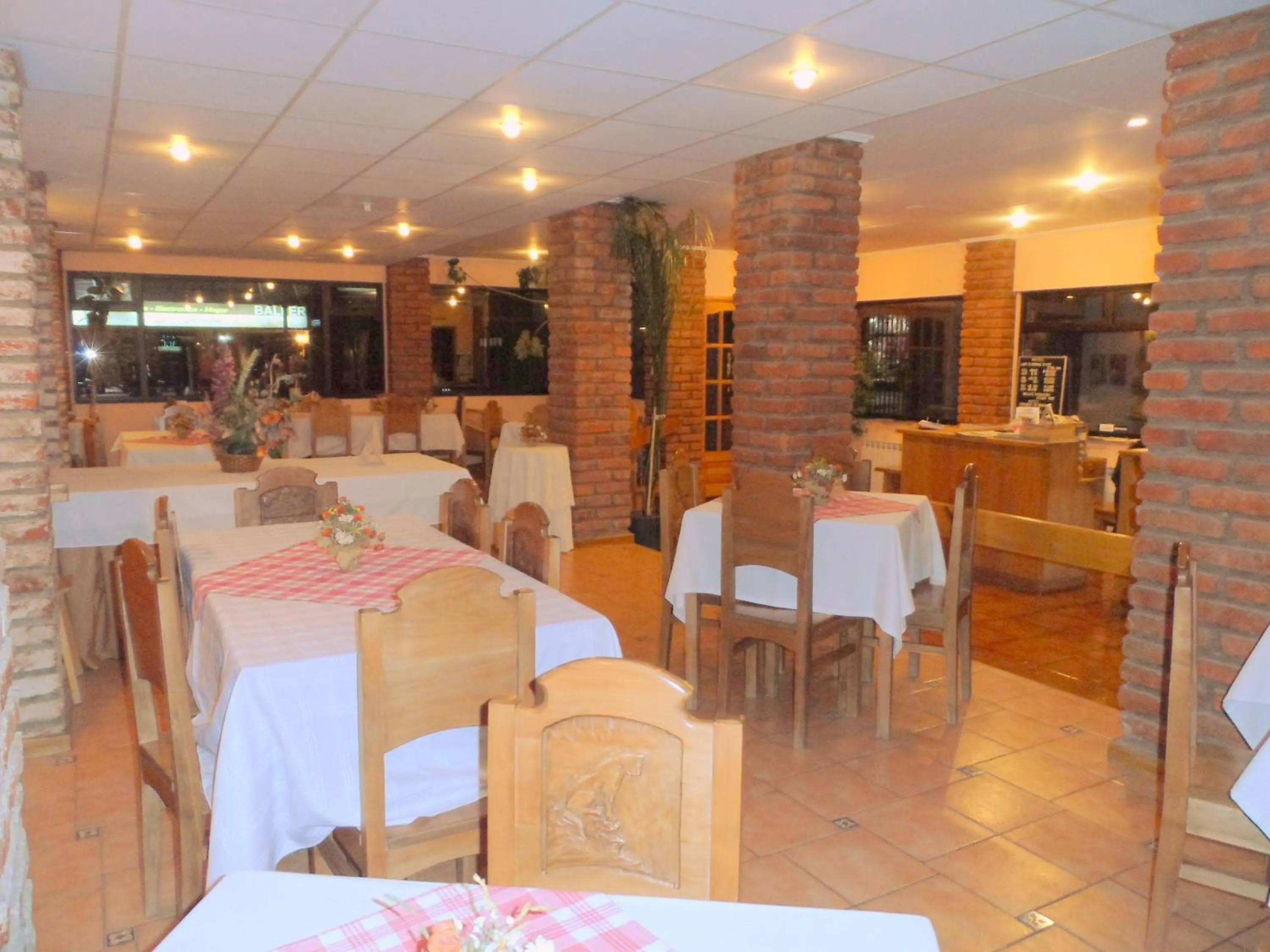 Restaurant/places to eat in Lady Florence Dixie