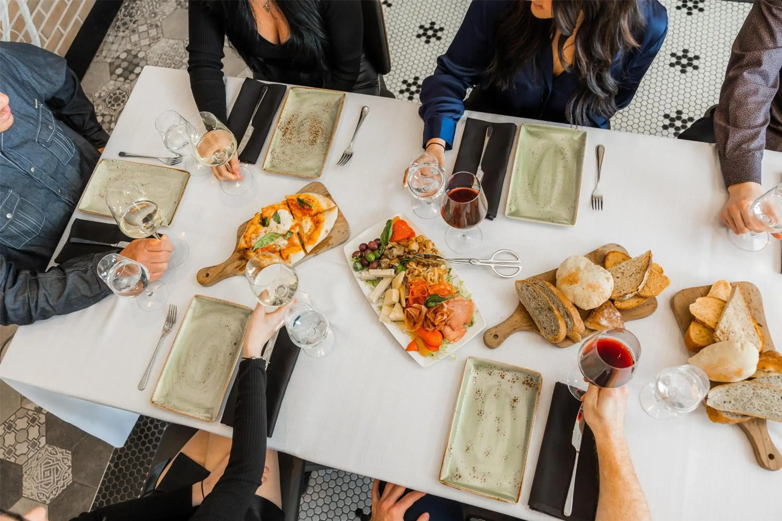 Restaurant/places to eat in Hilton Niagara Falls/ Fallsview Hotel and Suites Restaurant/places to eat in Hilton Niagara Falls/ Fallsview Hotel and Suites