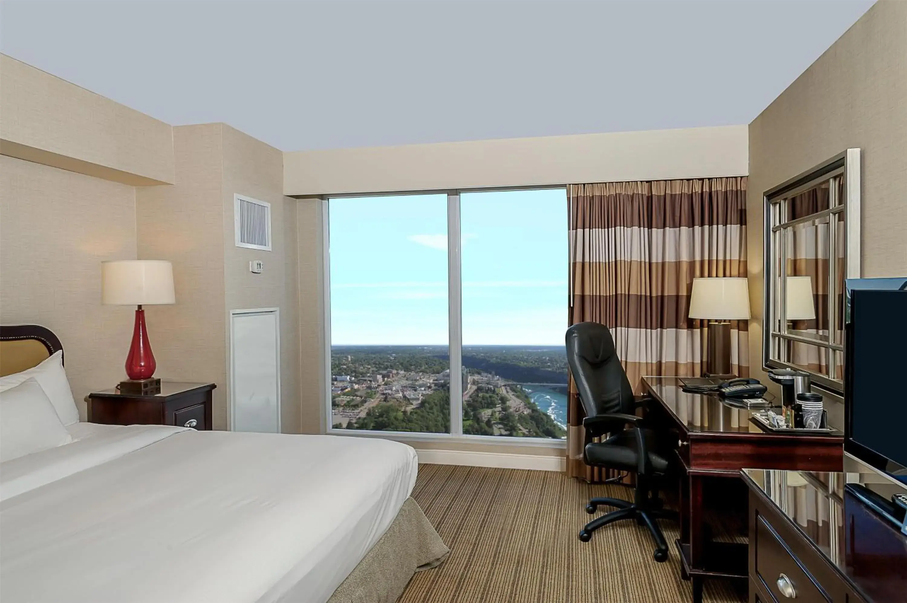 Bedroom, Bed in Hilton Niagara Falls/ Fallsview Hotel and Suites Bedroom, Bed in Hilton Niagara Falls/ Fallsview Hotel and Suites