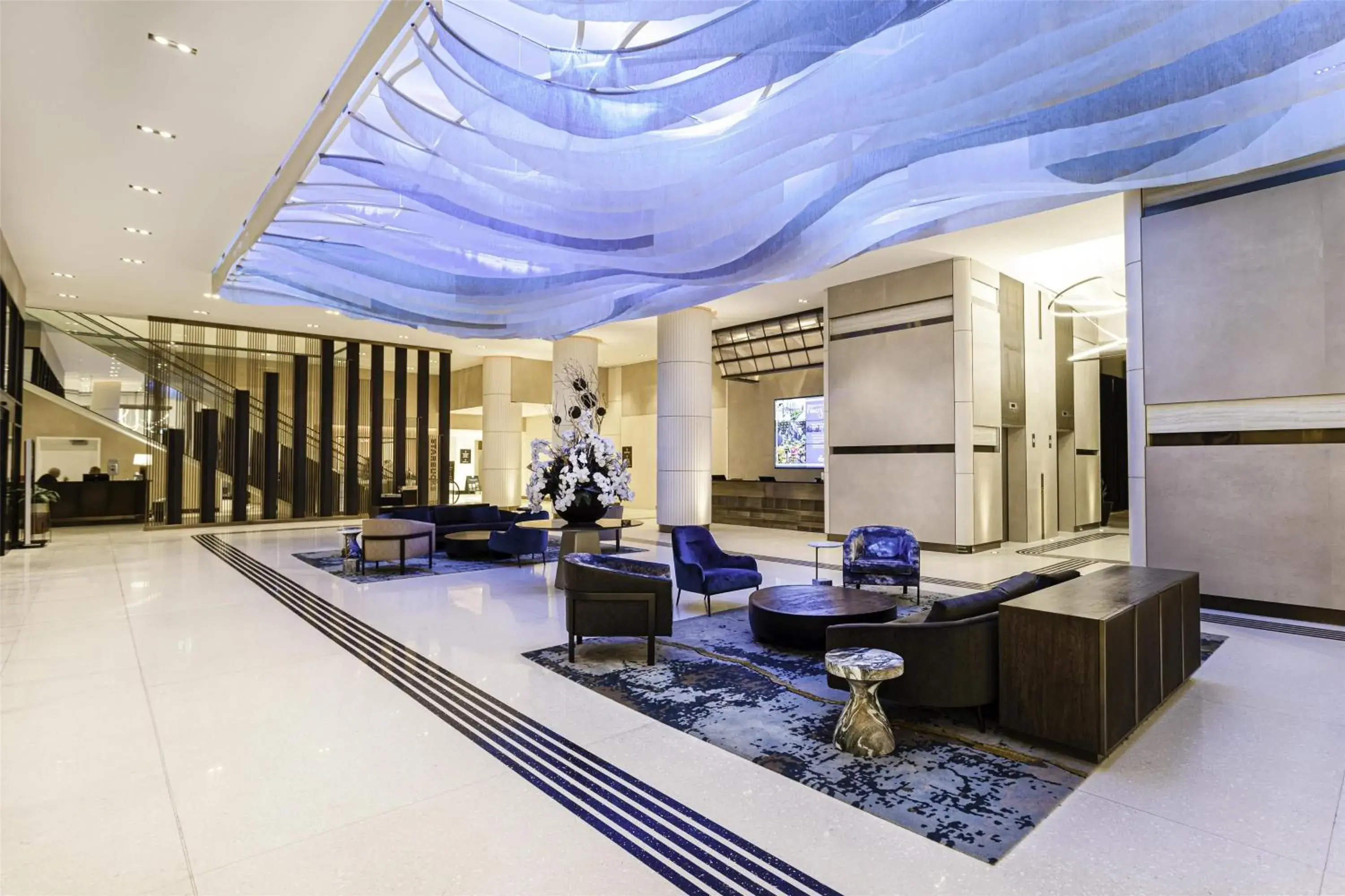 Lobby or reception in Hilton Niagara Falls/ Fallsview Hotel and Suites Lobby or reception in Hilton Niagara Falls/ Fallsview Hotel and Suites