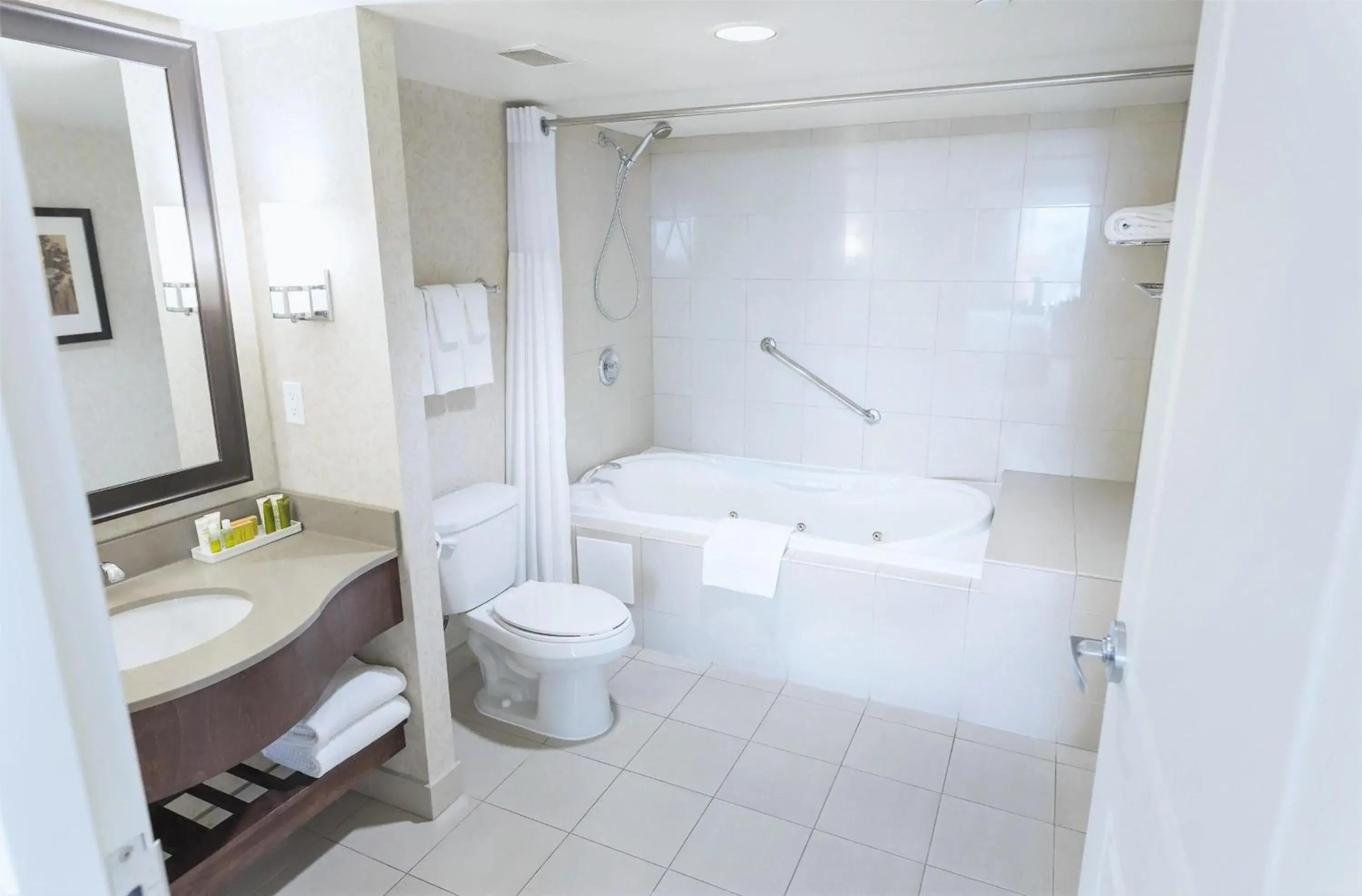 Bathroom in Hilton Niagara Falls/ Fallsview Hotel and Suites Bathroom in Hilton Niagara Falls/ Fallsview Hotel and Suites