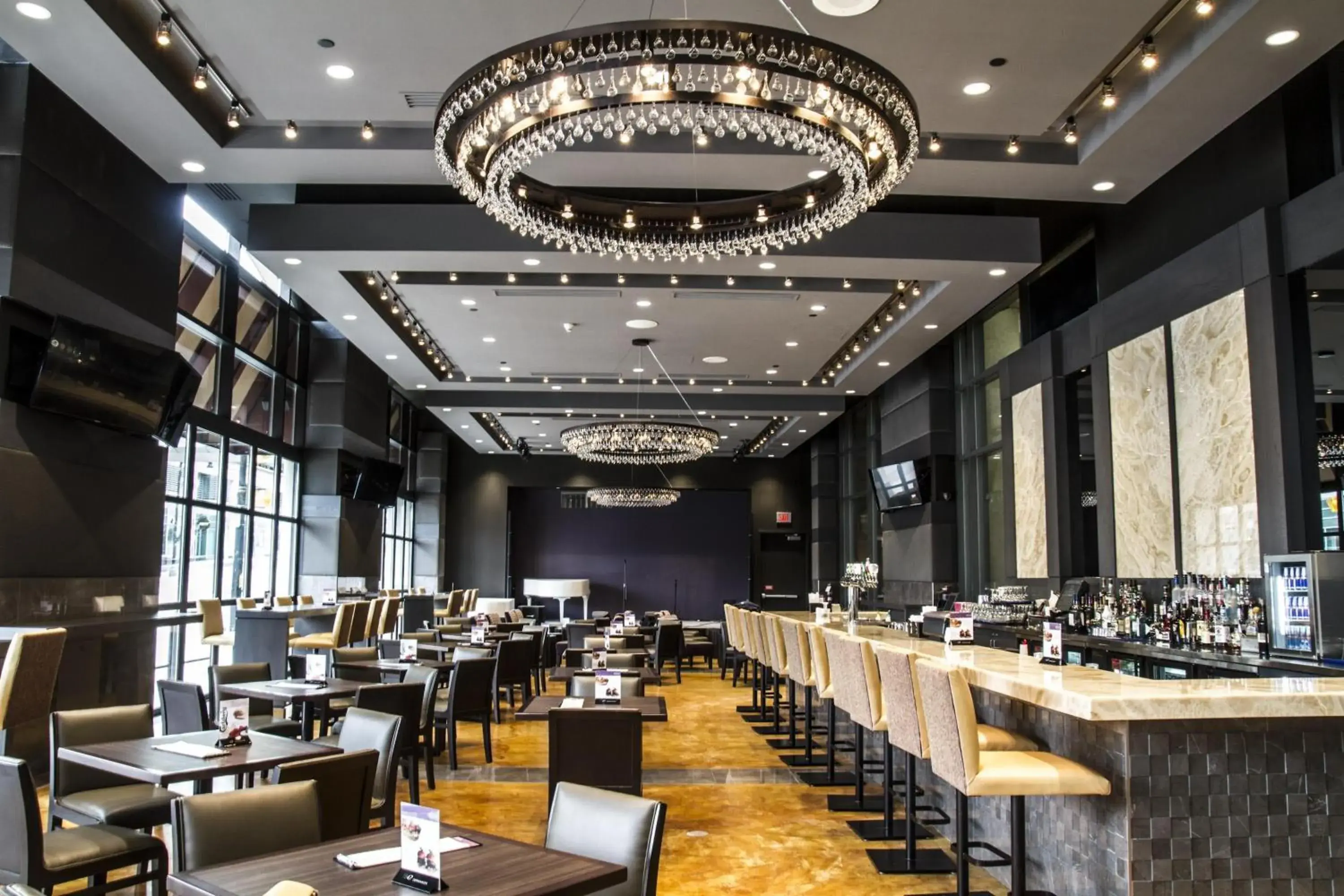 Lounge or bar in Hilton Niagara Falls/ Fallsview Hotel and Suites Lounge or bar in Hilton Niagara Falls/ Fallsview Hotel and Suites