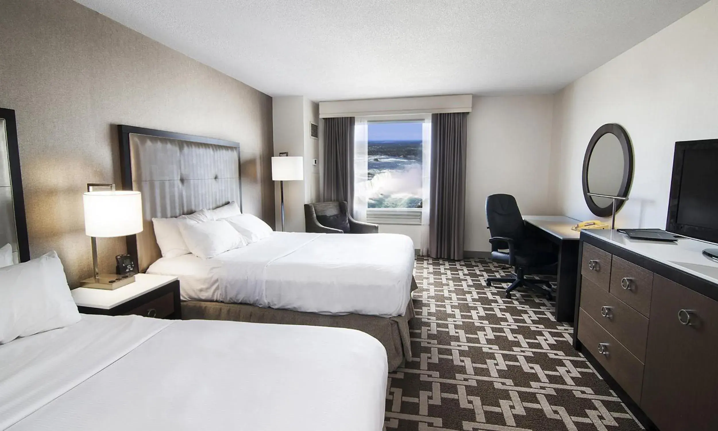 Bed in Hilton Niagara Falls/ Fallsview Hotel and Suites Bed in Hilton Niagara Falls/ Fallsview Hotel and Suites