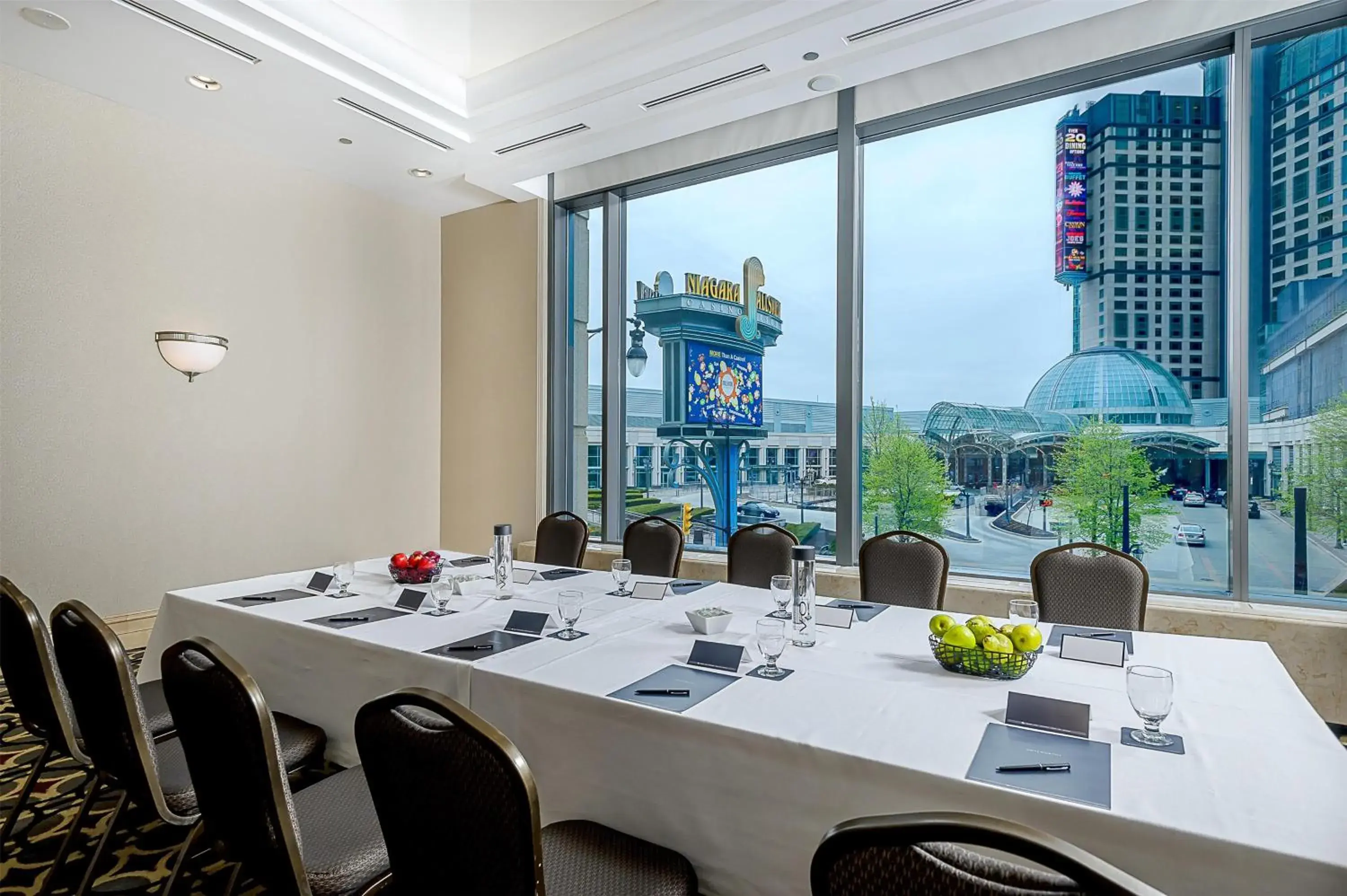 Meeting/conference room in Hilton Niagara Falls/ Fallsview Hotel and Suites Meeting/conference room in Hilton Niagara Falls/ Fallsview Hotel and Suites