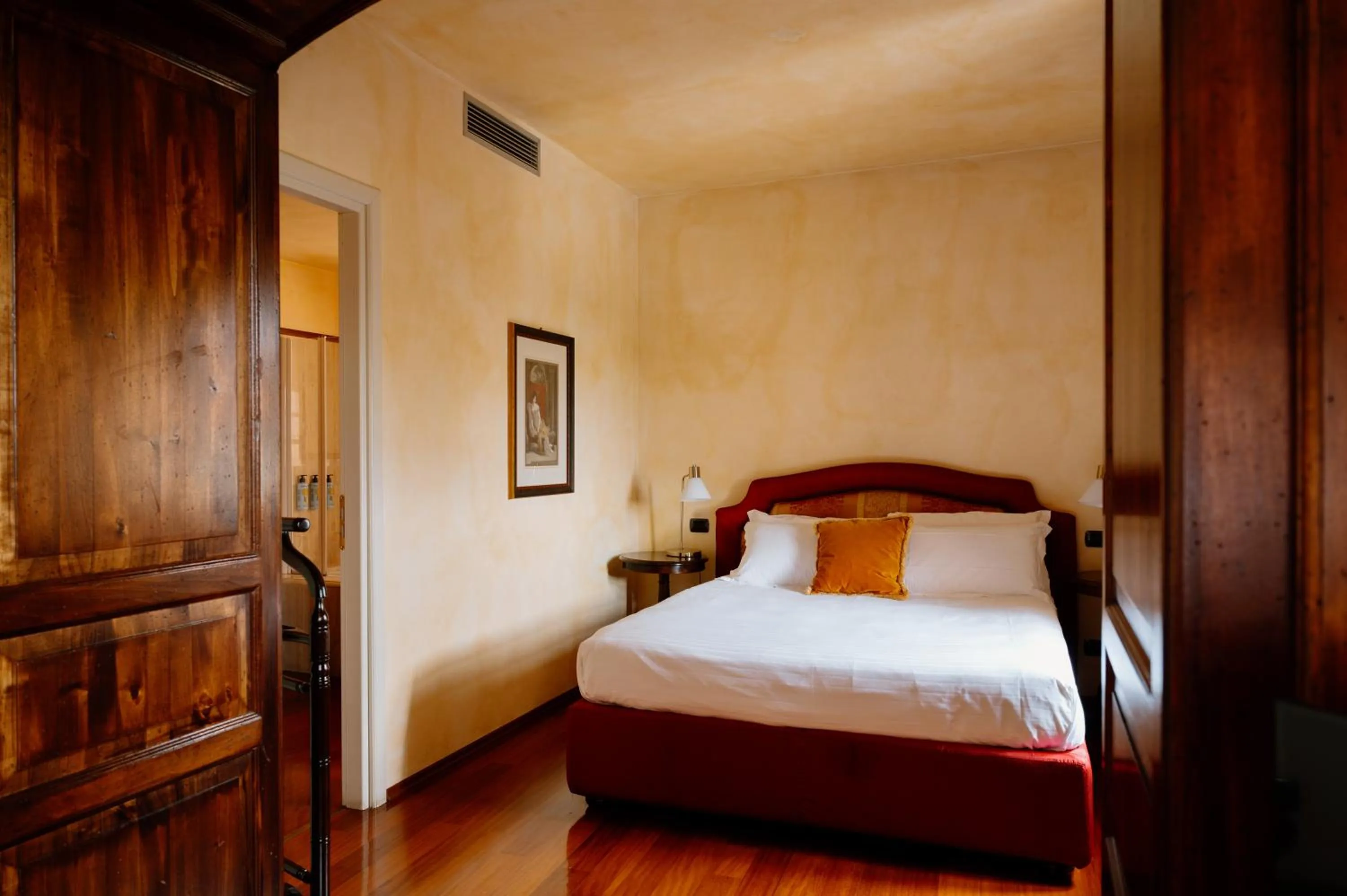 Bed in Hotel Casa Pavesi