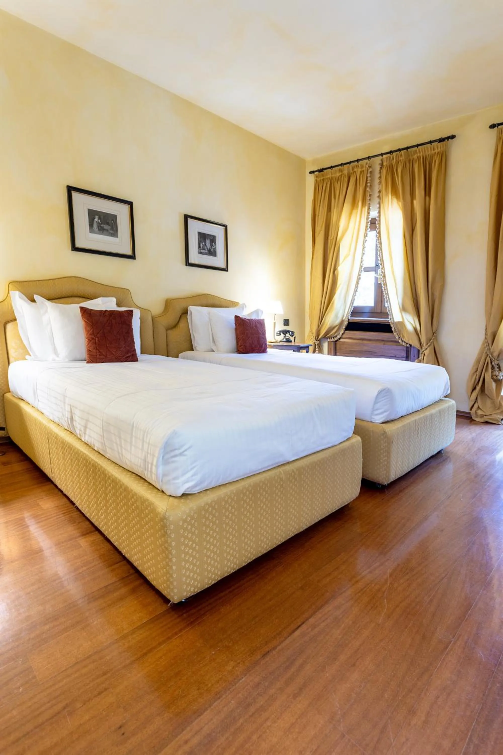 Bed in Hotel Casa Pavesi