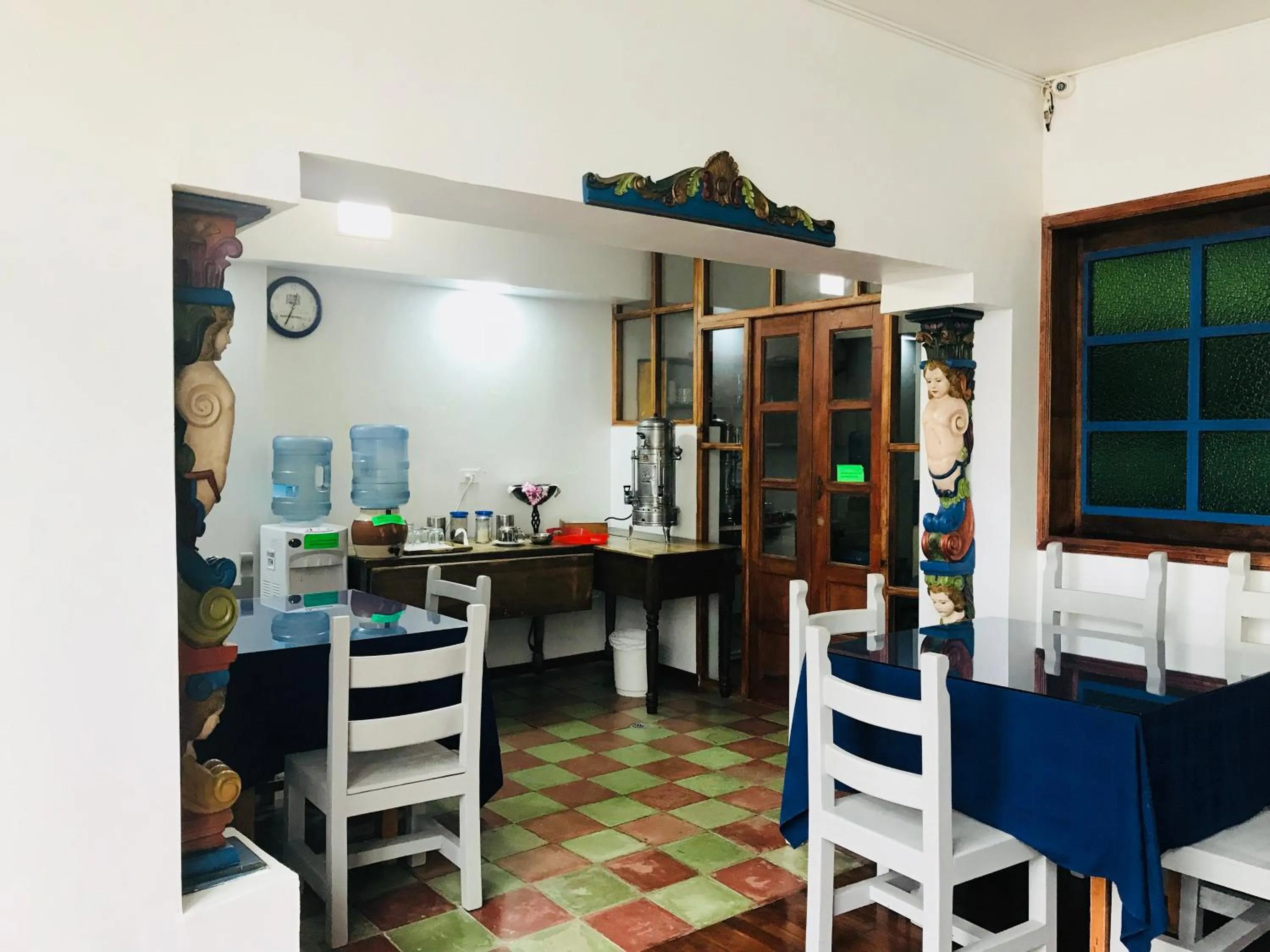 Restaurant/places to eat in Hostal Posada del Maple