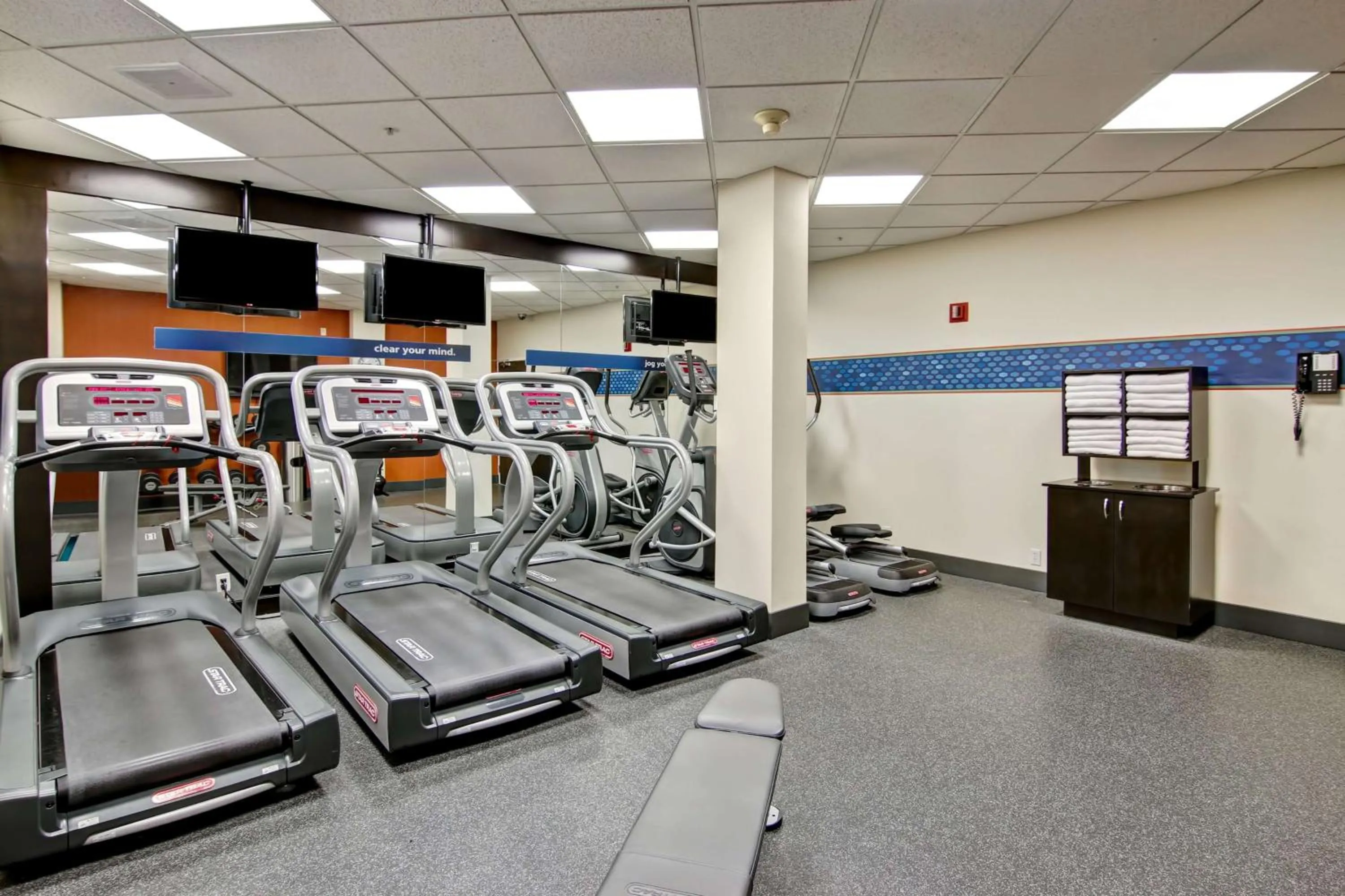 Fitness centre/facilities in Hampton Inn & Suites by Hilton Calgary-Airport