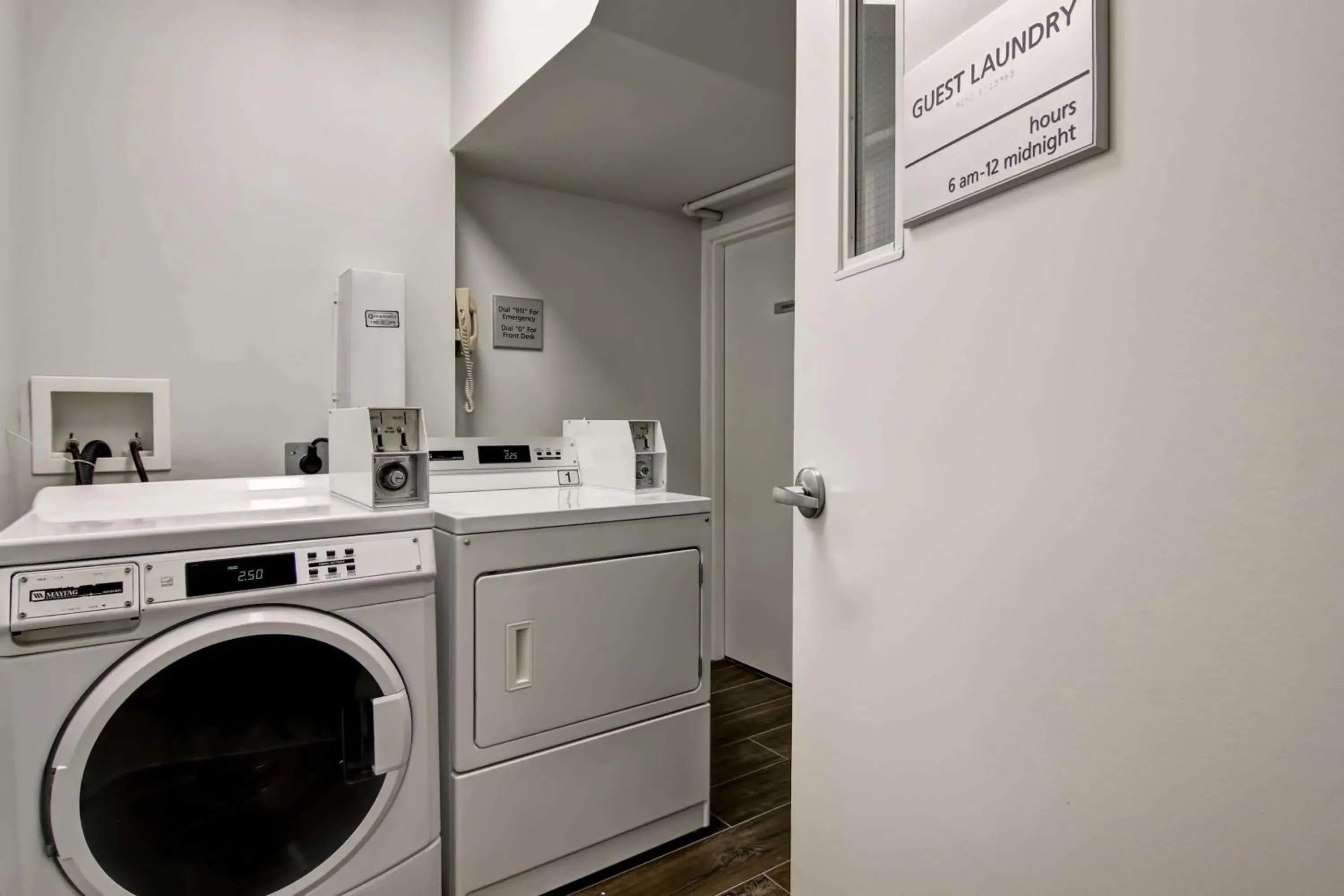 Property building in Hampton Inn & Suites by Hilton Calgary-Airport Property building in Hampton Inn & Suites by Hilton Calgary-Airport