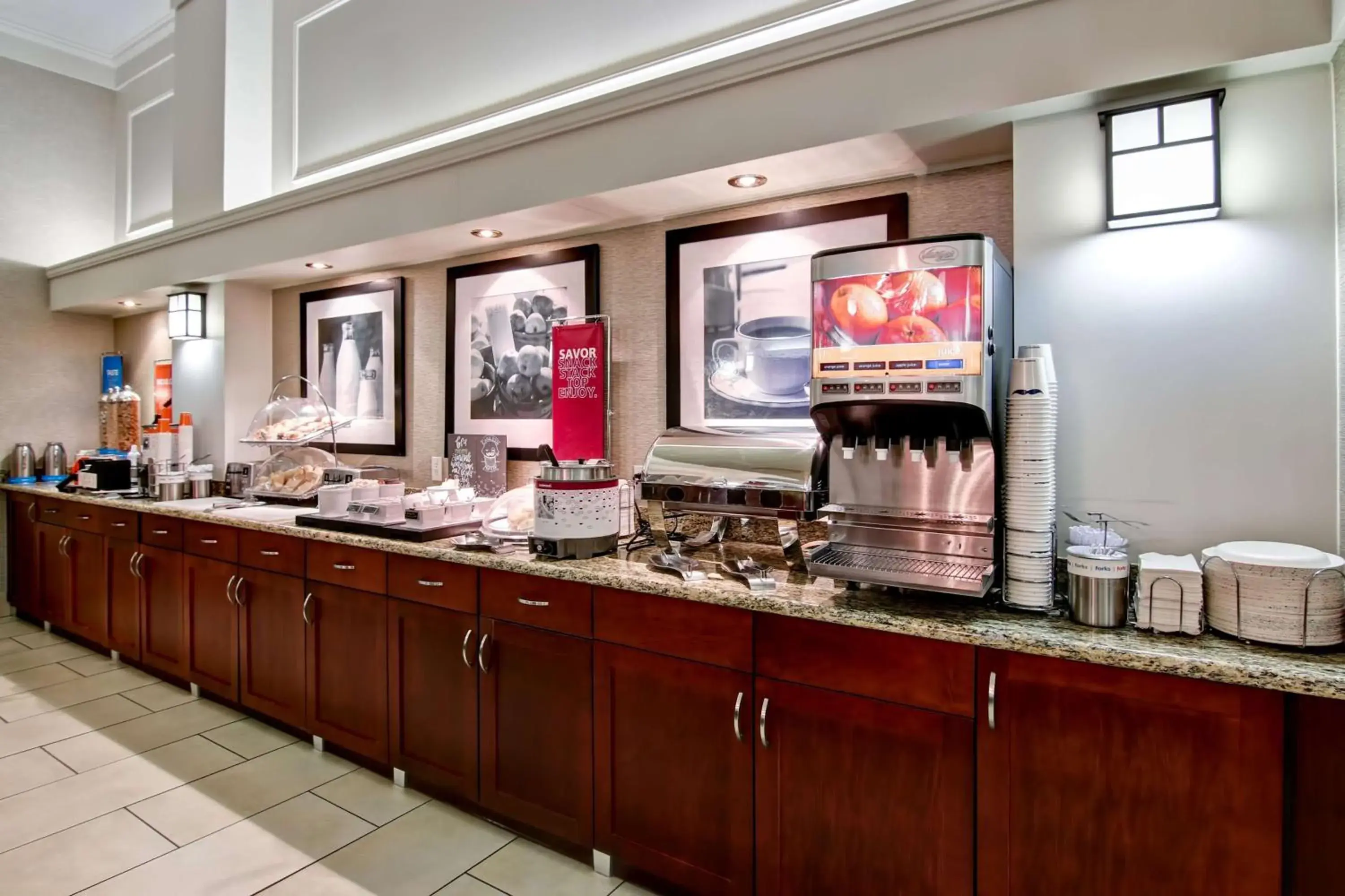 Breakfast in Hampton Inn & Suites by Hilton Calgary-Airport Breakfast in Hampton Inn & Suites by Hilton Calgary-Airport