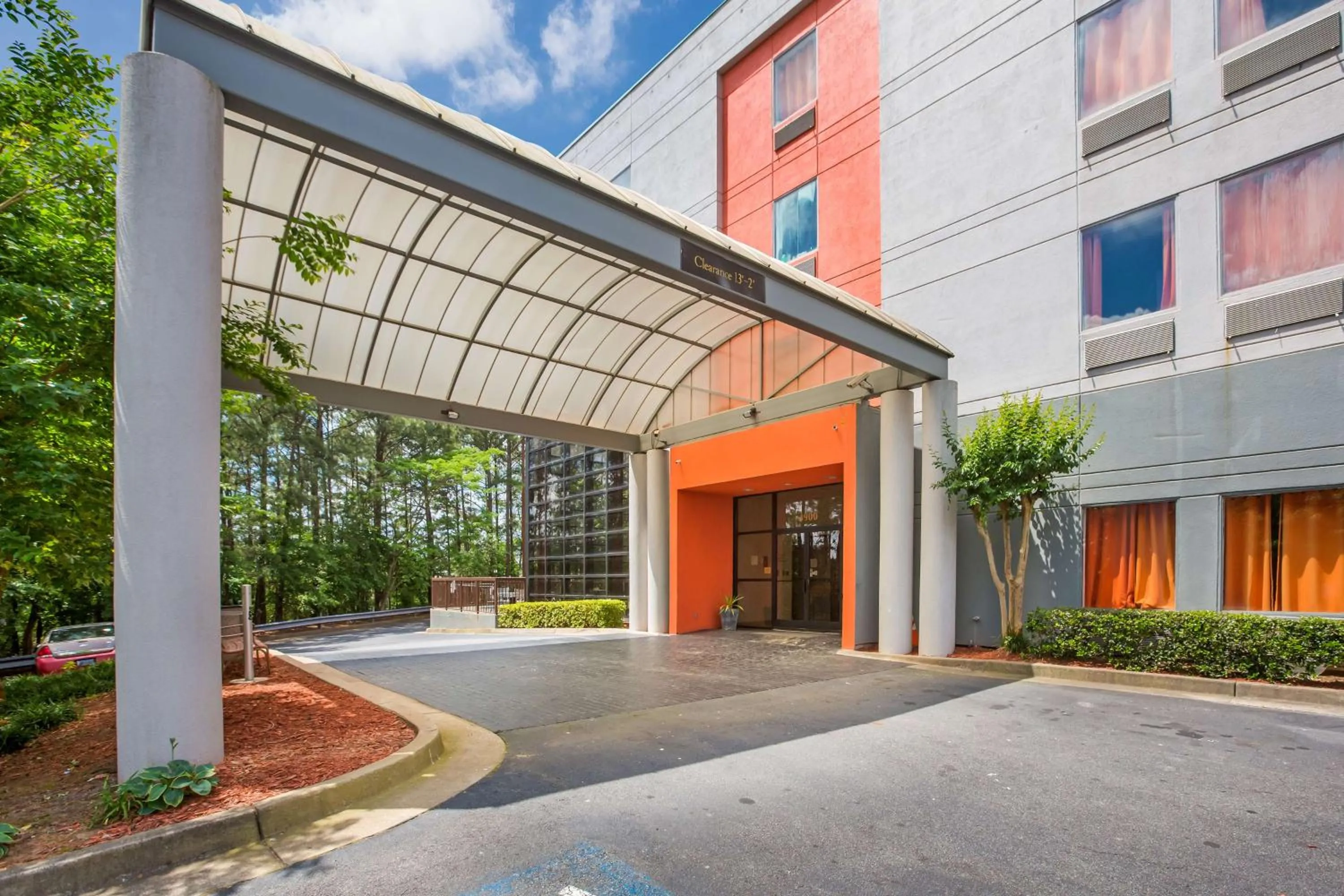 Property building in Budgetel Inns & Suites - Atlanta Galleria Stadium