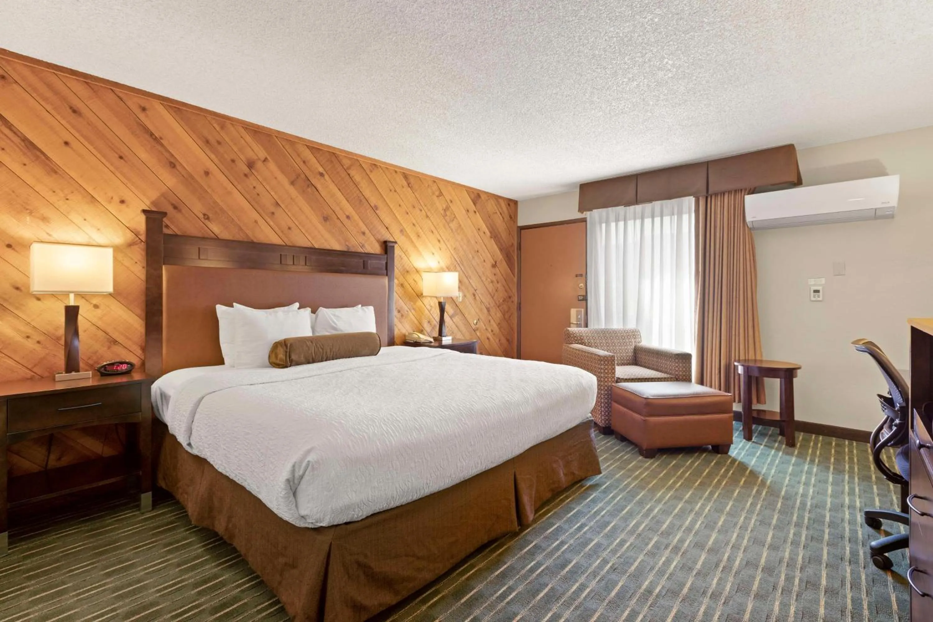 Bedroom, Bed in Best Western Plus Tree House