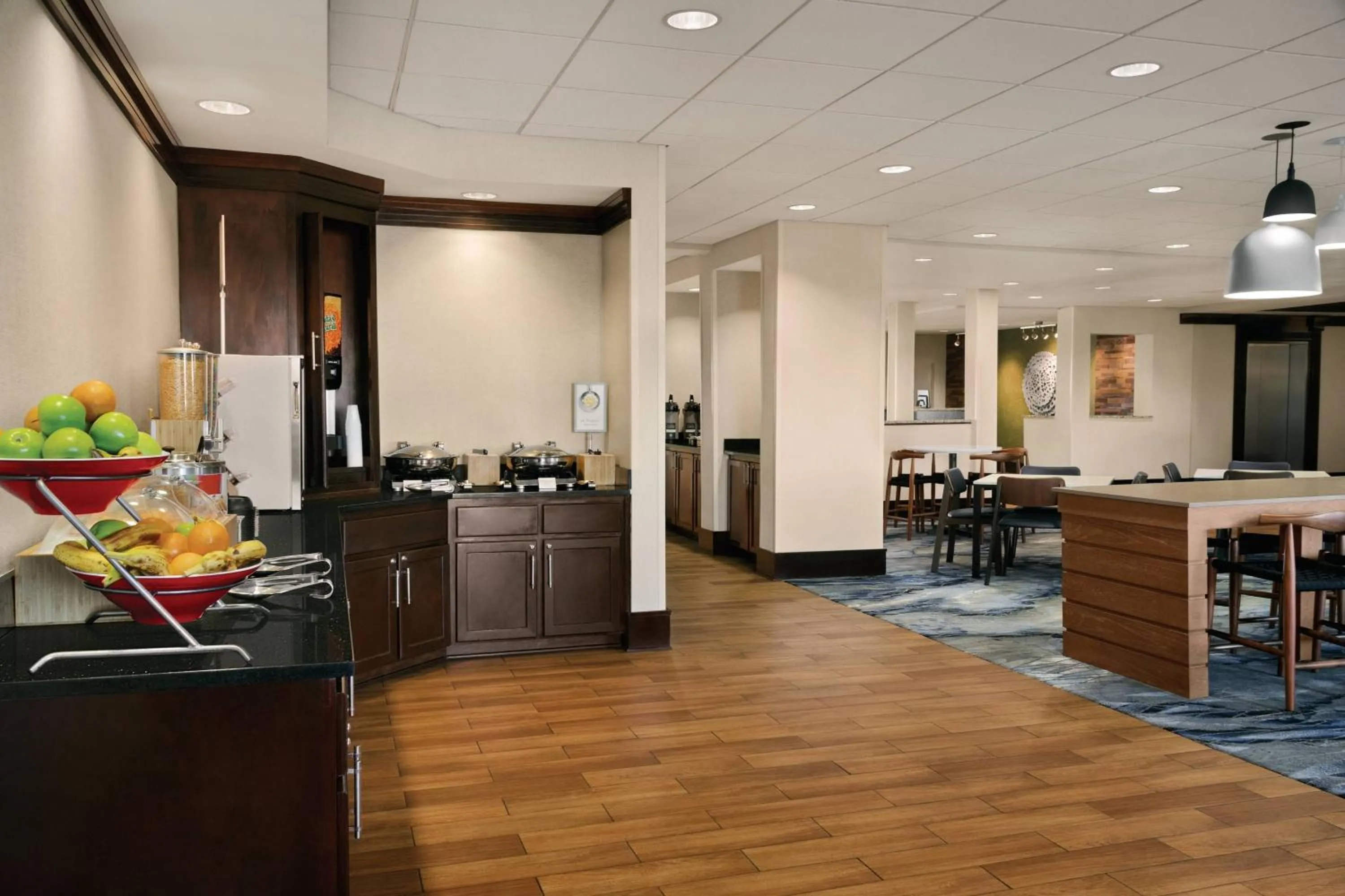 Breakfast in Fairfield Inn & Suites by Marriott Tupelo