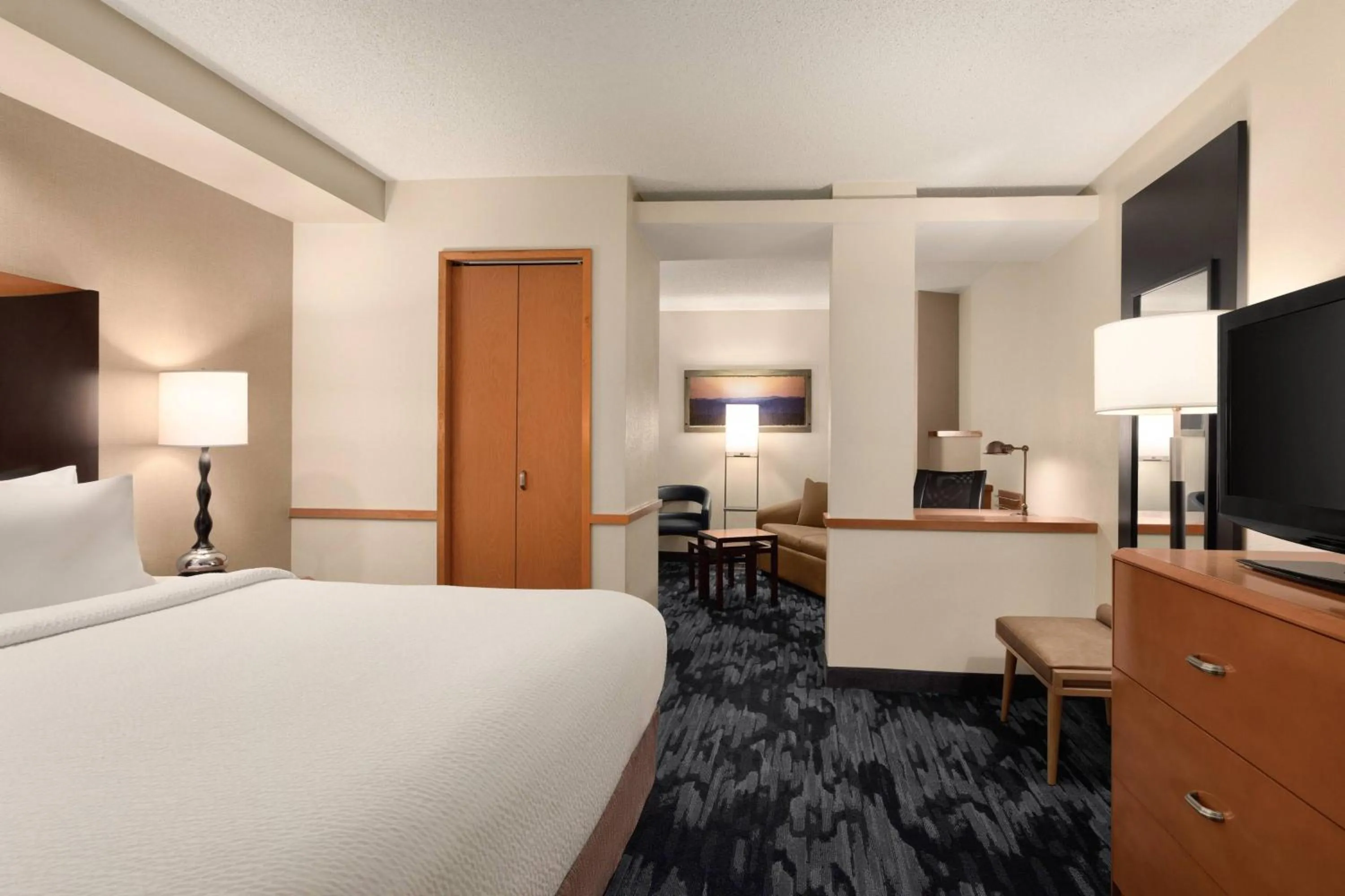 Photo of the whole room, Bed in Fairfield Inn & Suites by Marriott Tupelo