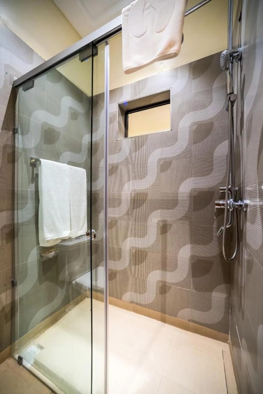 Bathroom in Verona Hotel and Conference Center