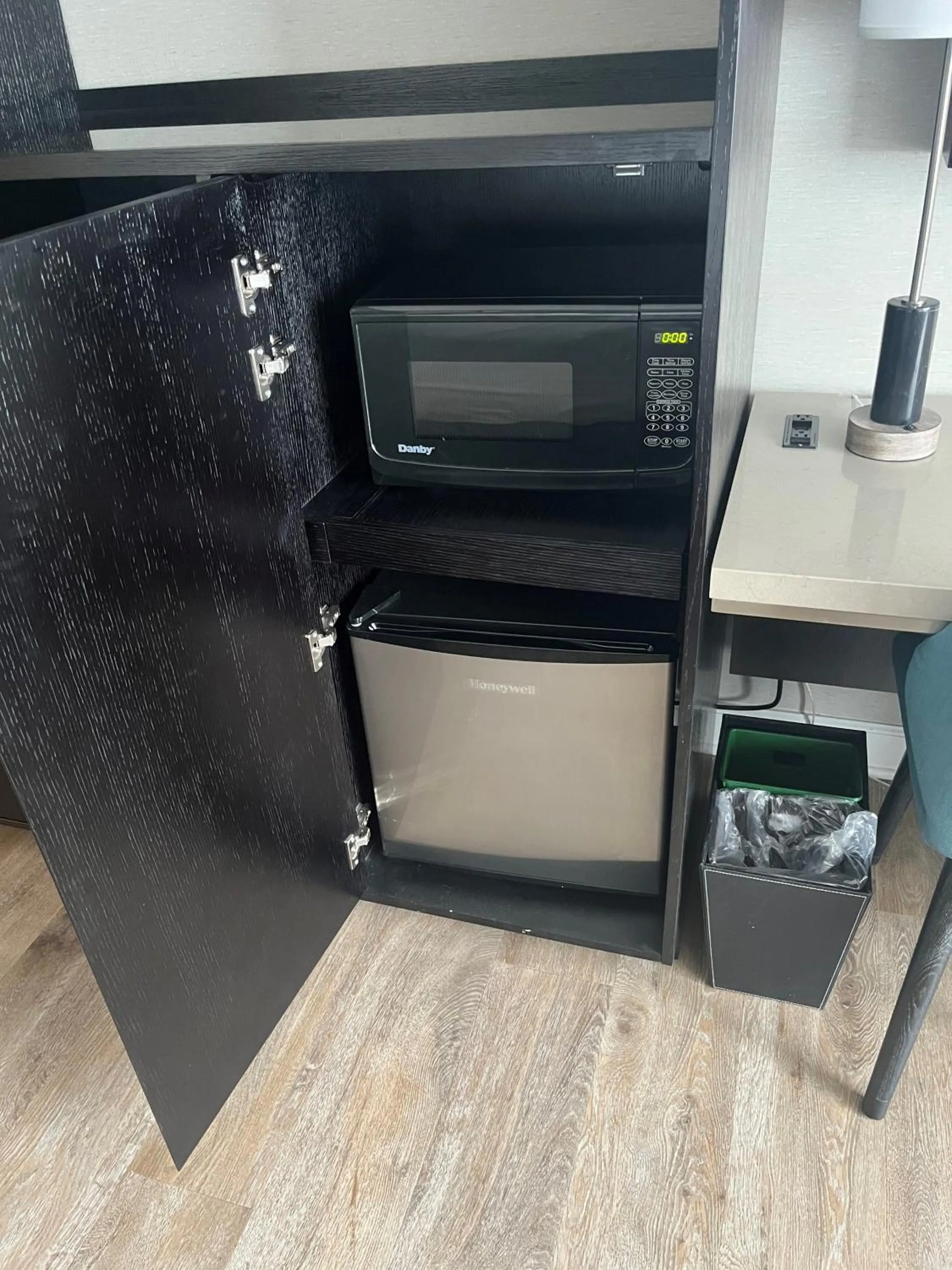 minibar in DoubleTree By Hilton Baltimore North Pikesville