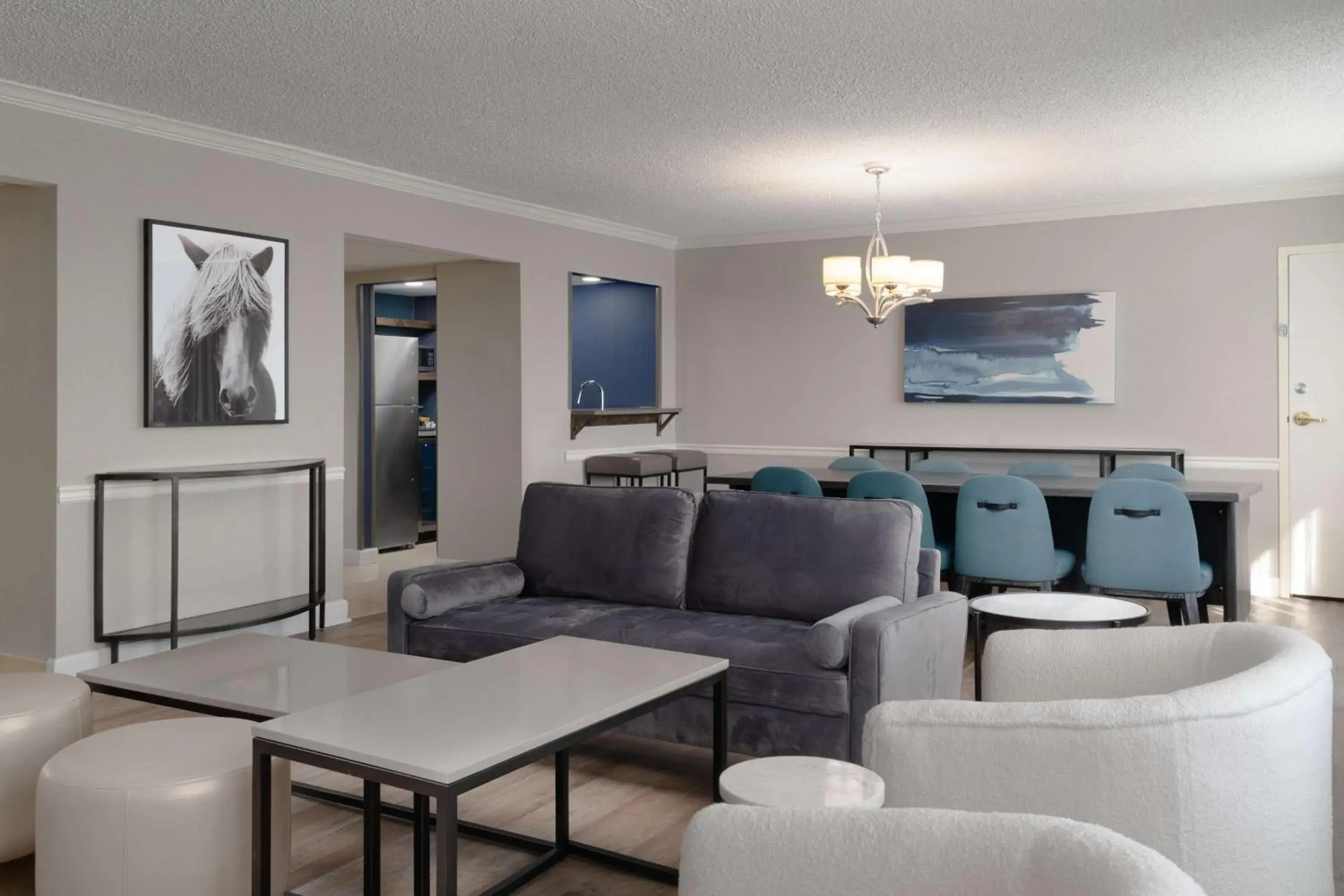 Living room in DoubleTree By Hilton Baltimore North Pikesville Living room in DoubleTree By Hilton Baltimore North Pikesville