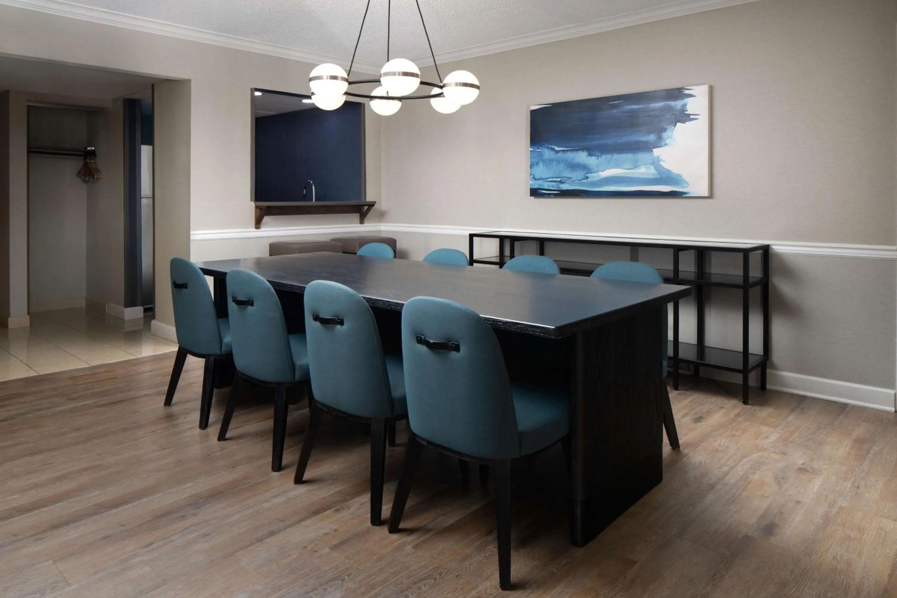 Living room in DoubleTree By Hilton Baltimore North Pikesville