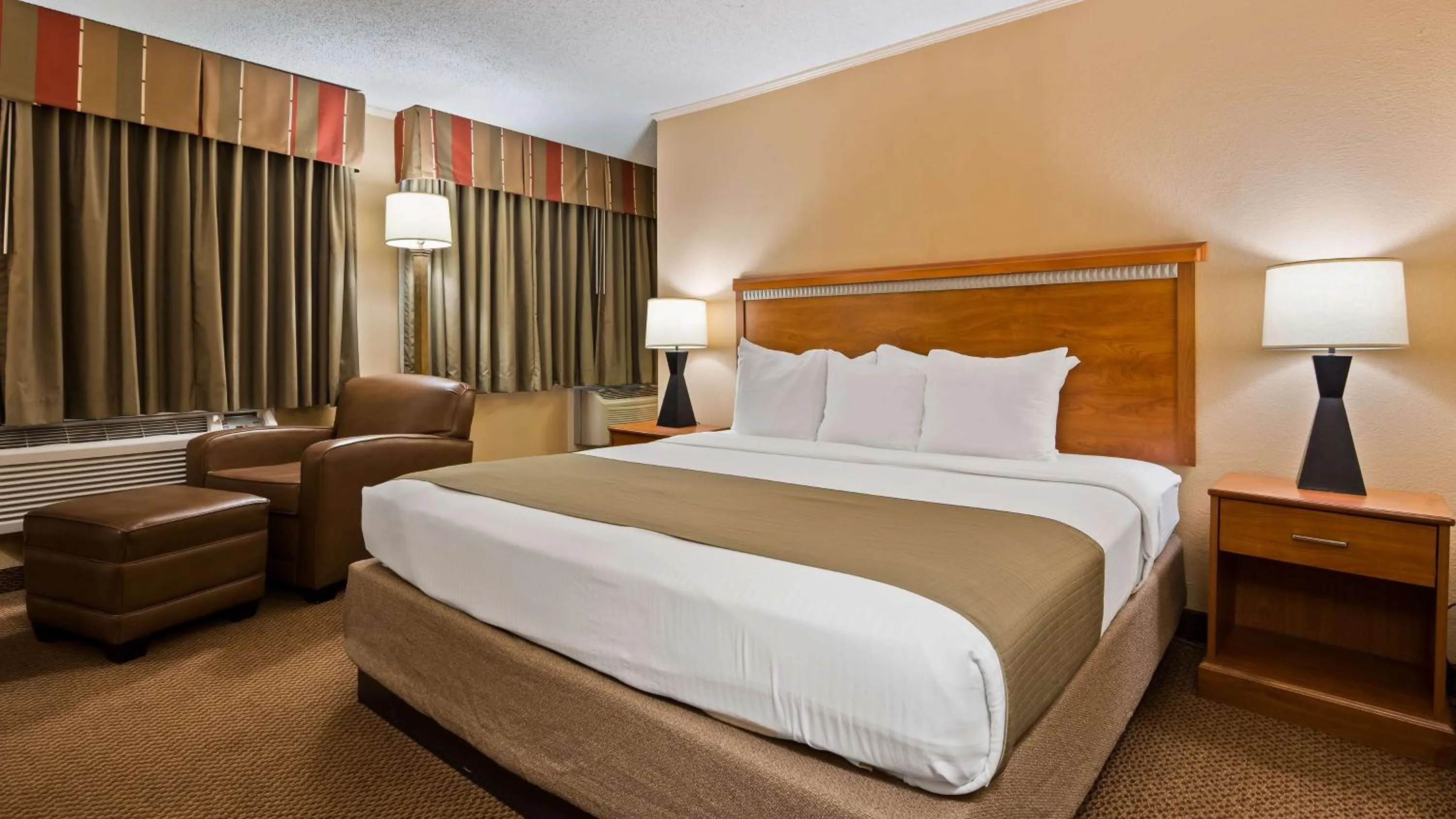 Bedroom, Bed in SureStay Plus by Best Western Covington