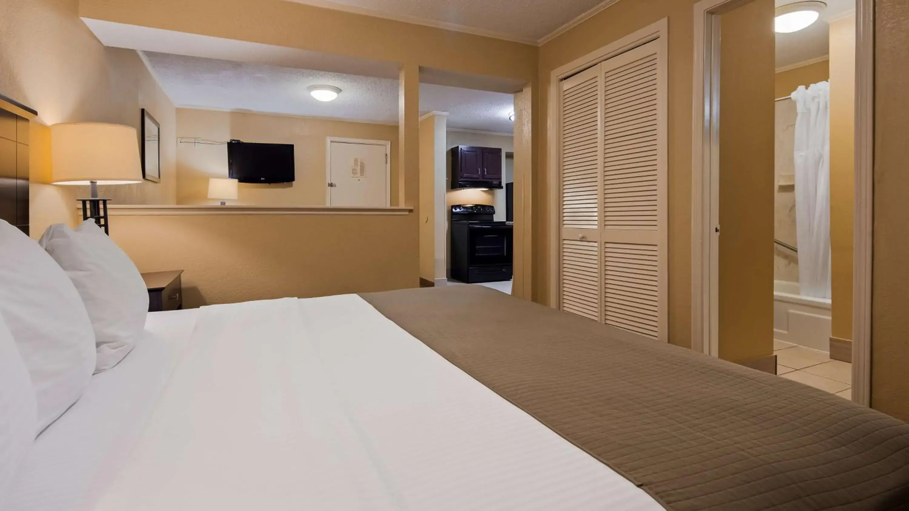 Bedroom, Bed in SureStay Plus by Best Western Covington Bedroom, Bed in SureStay Plus by Best Western Covington