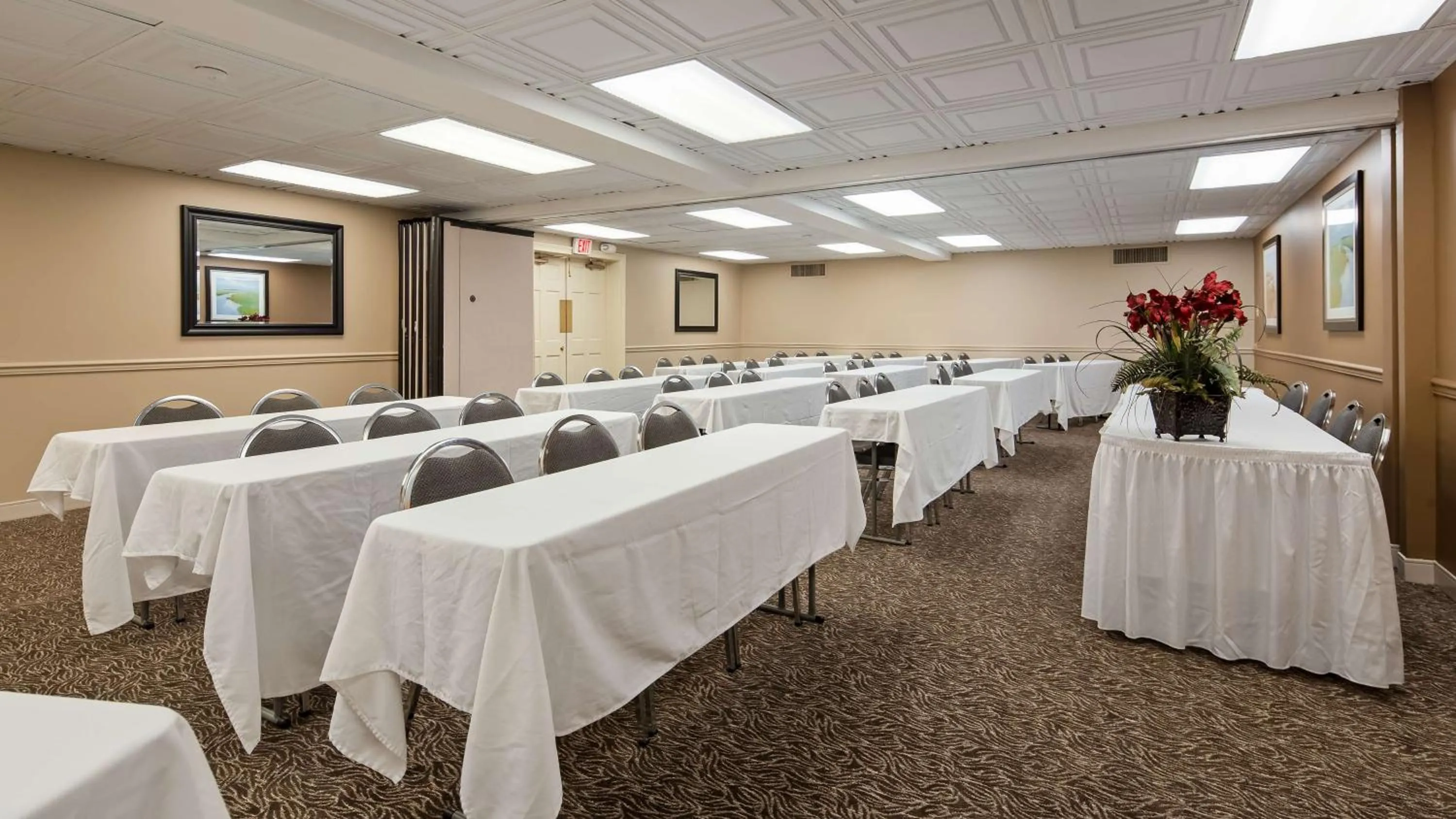 Meeting/conference room in SureStay Plus by Best Western Covington